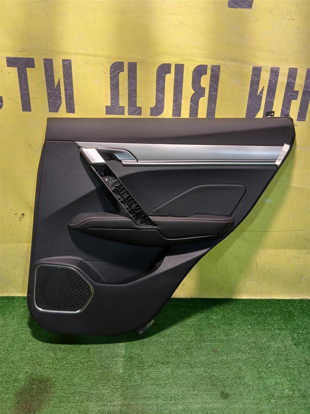 Geely  Coolray SX11 2018 для Обшивка двери задней правой