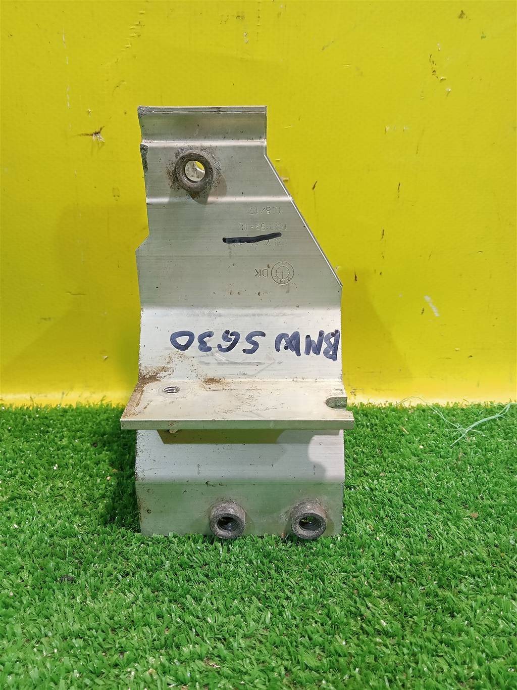 BMW 5 G30 2016 для Кронштейн усилителя переднего бампера