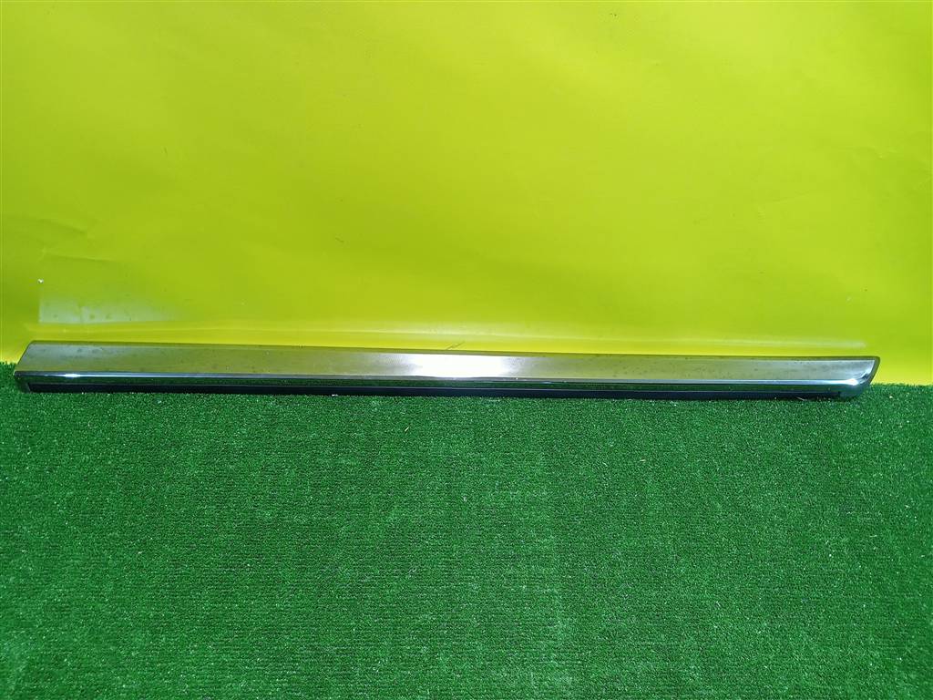 Toyota Land Cruiser (200) 2015> для Молдинг передней правой двери