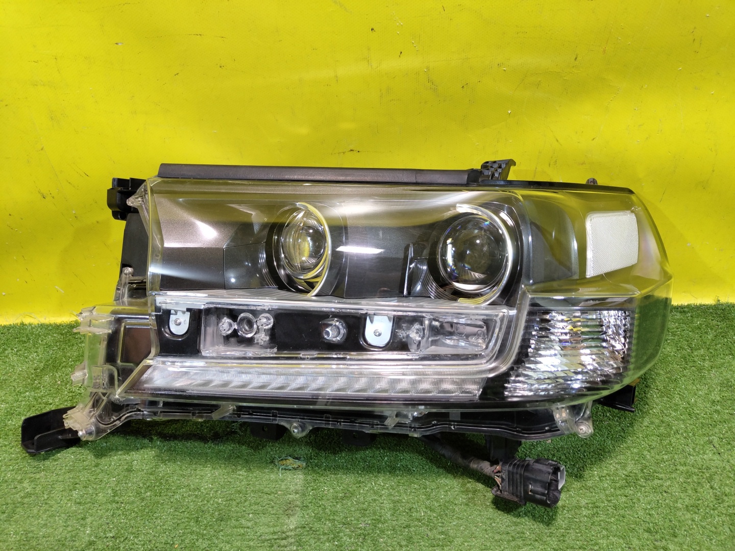 Toyota Land Cruiser (200) 2015> для Фара левая LED