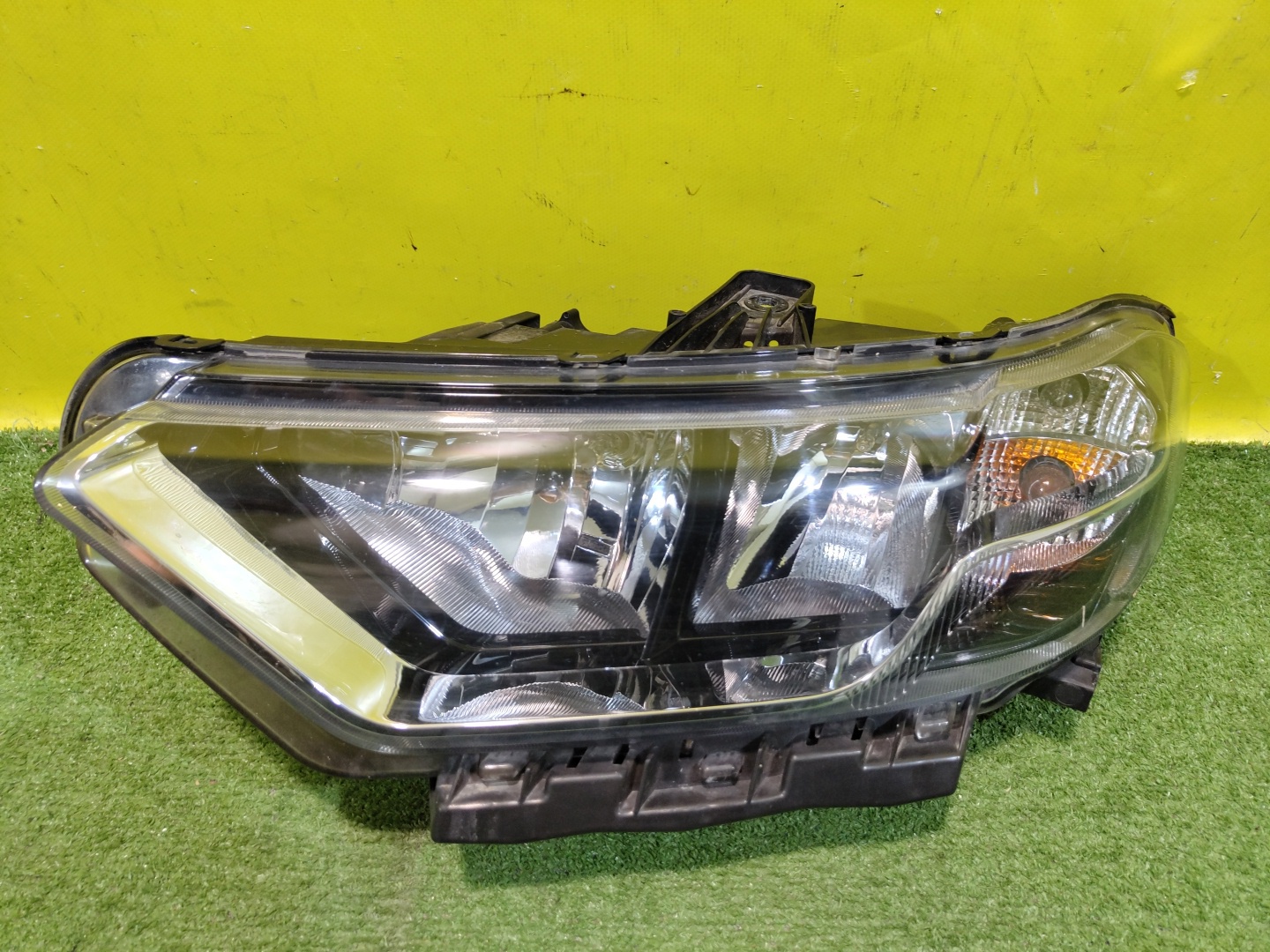 Lada Niva Travel 2020- для Фара левая