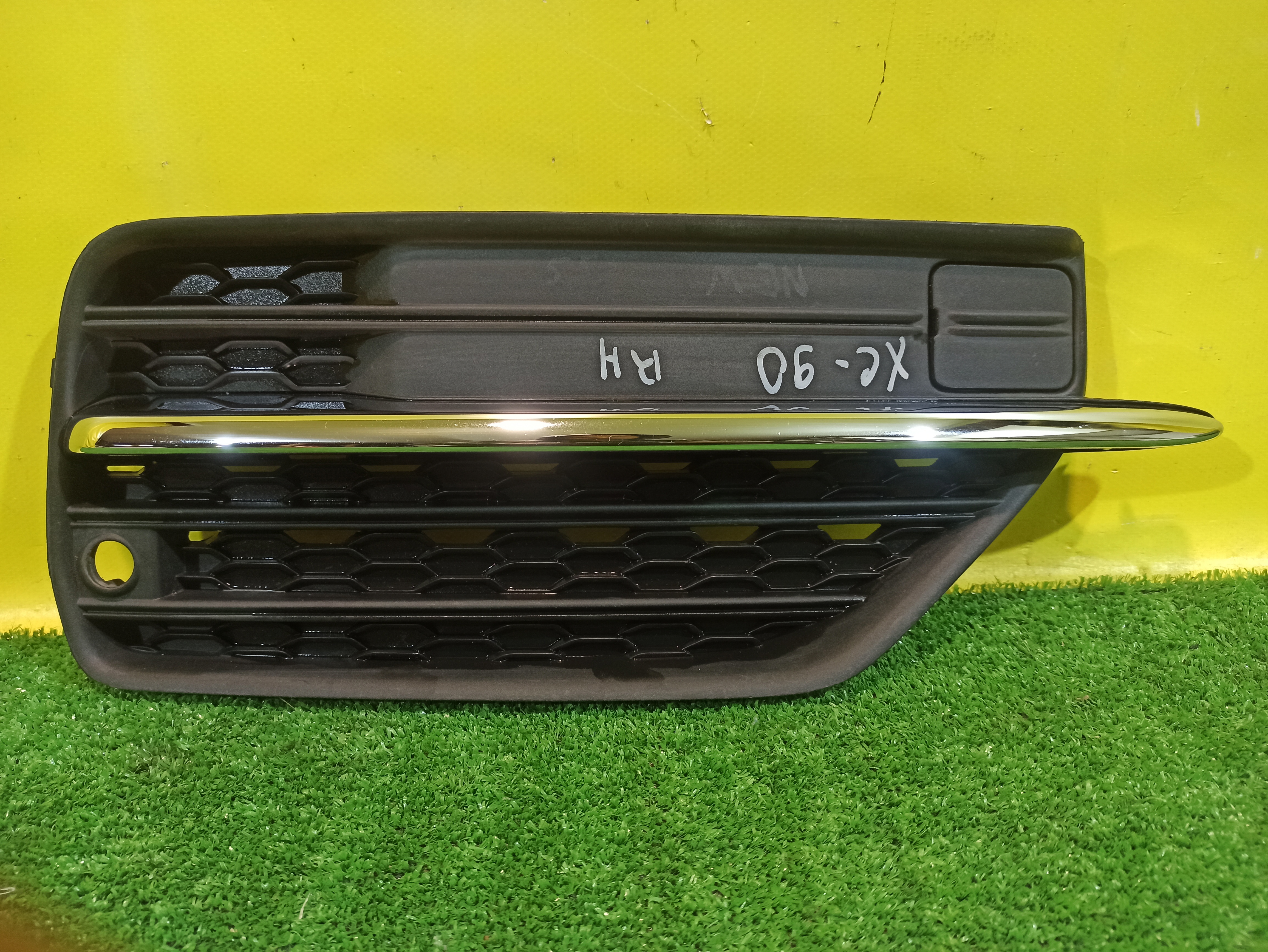 Volvo XC90 2014 для Решетка в бампер правая