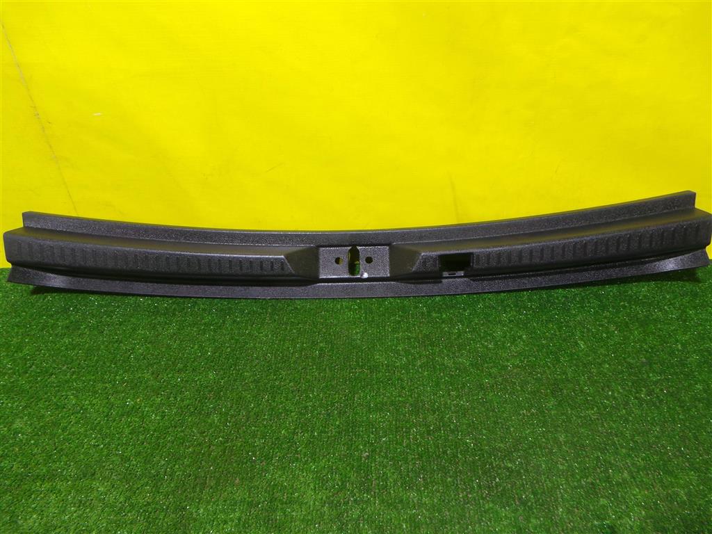 Renault Kaptur 2016  для Накладка замка багажника