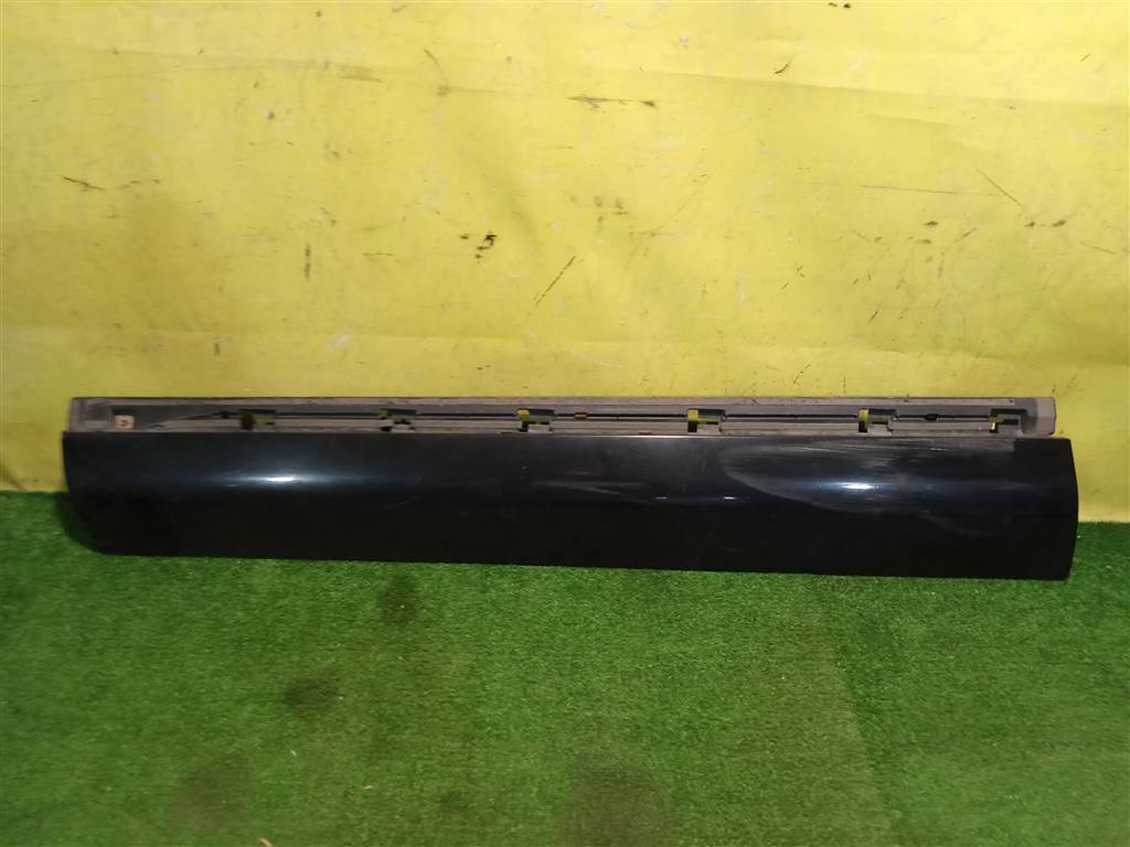 Volkswagen  Touareg NF 2010 для Накладка двери передней левой