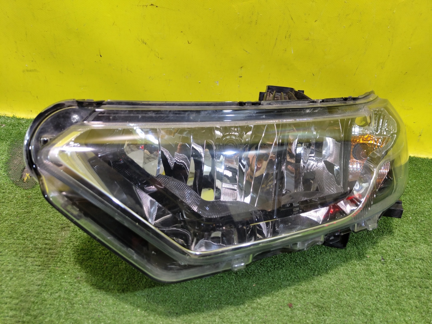 Lada Niva Travel 2020- для Фара левая