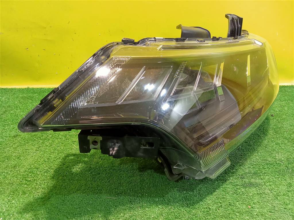 Mitsubishi Outlander (GF) 2018 для Фара левая LED