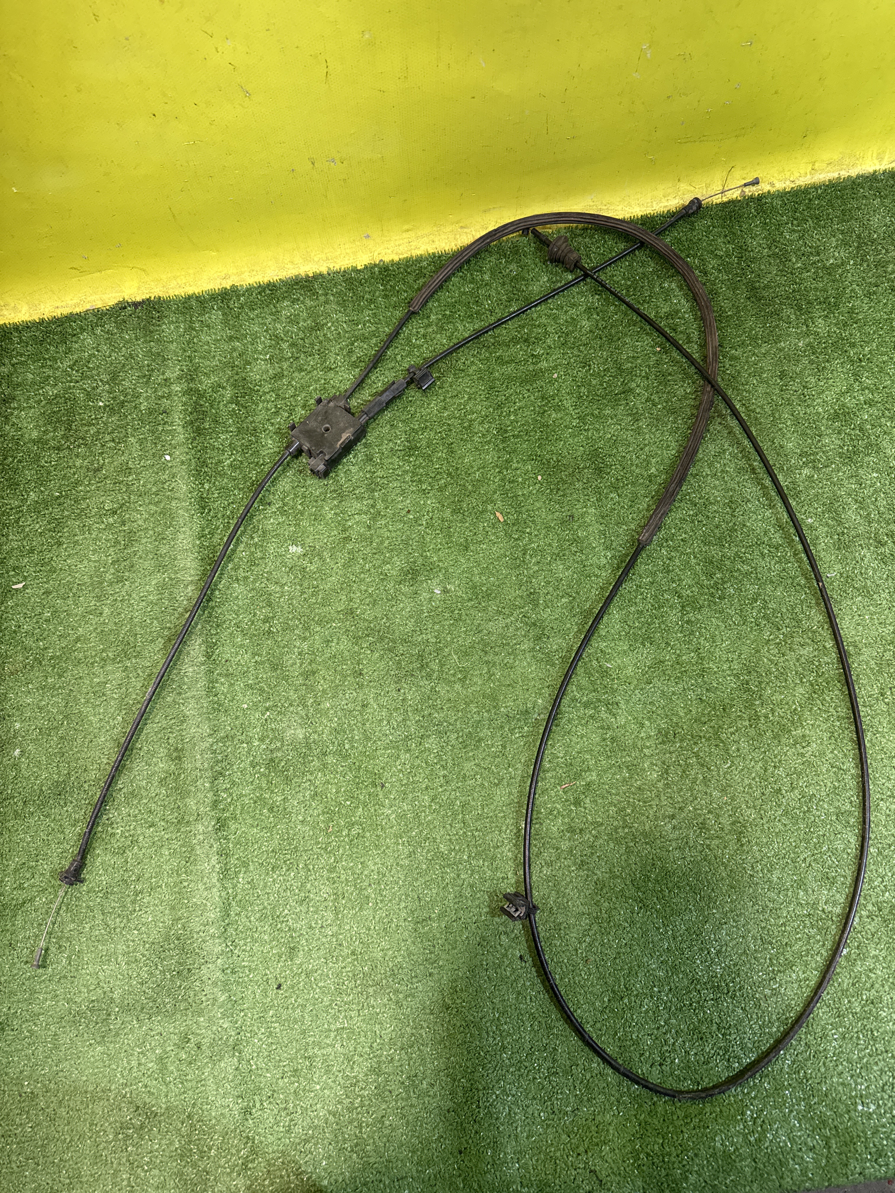 Audi A8 4H (D4) 2009  для Трос открывания капота