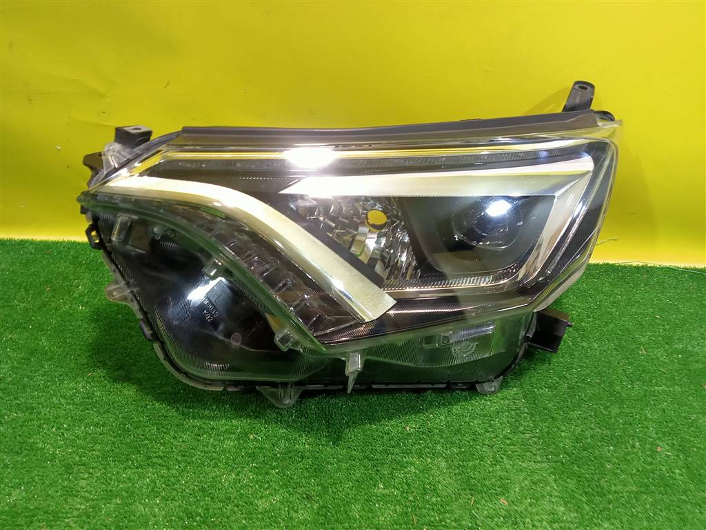 Toyota RAV4 2015 для Фара левая