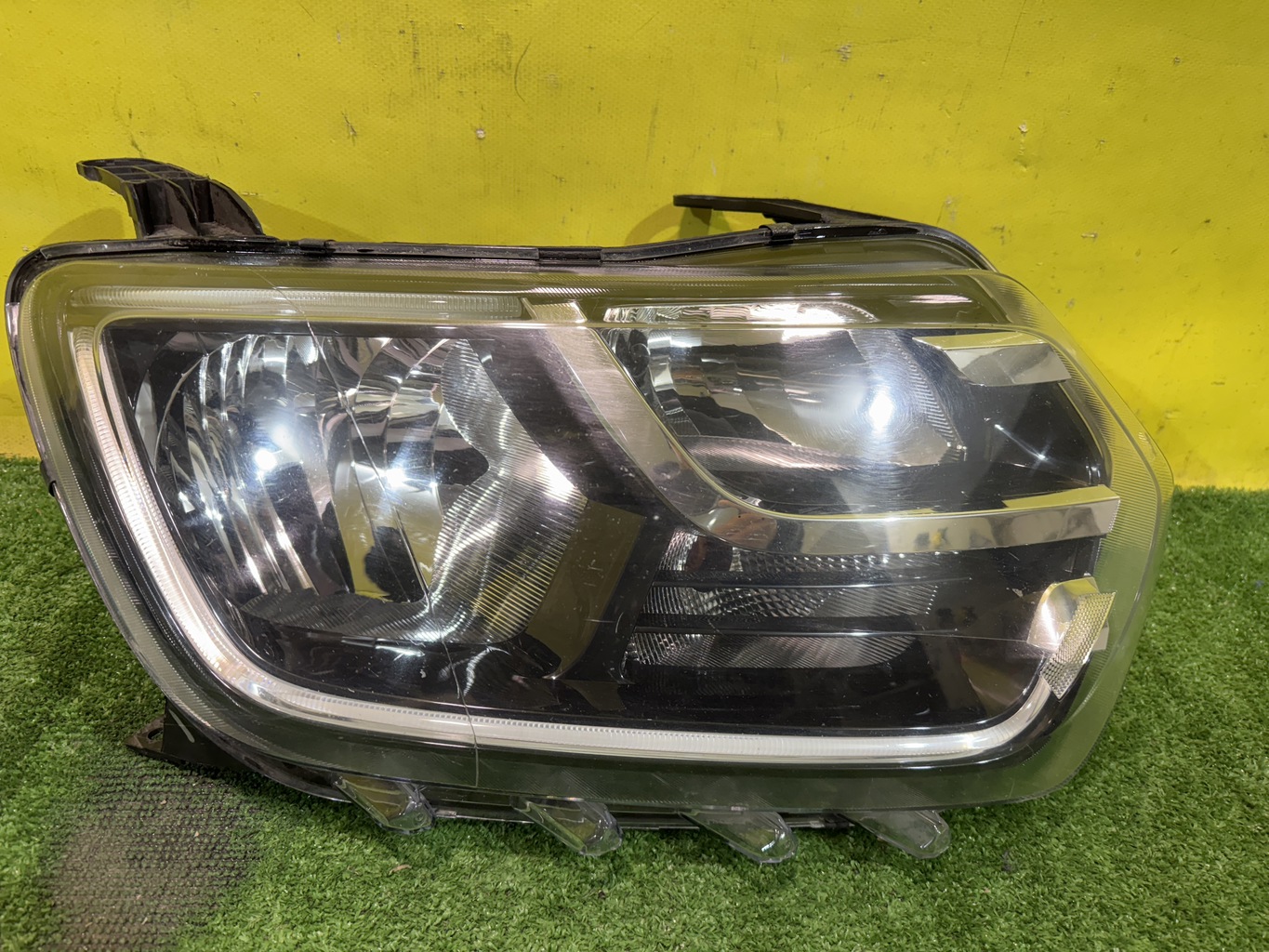 Renault Duster 2020 для Фара правая