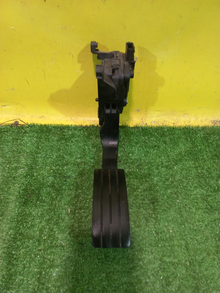 Renault Duster 2010 для Педаль газа