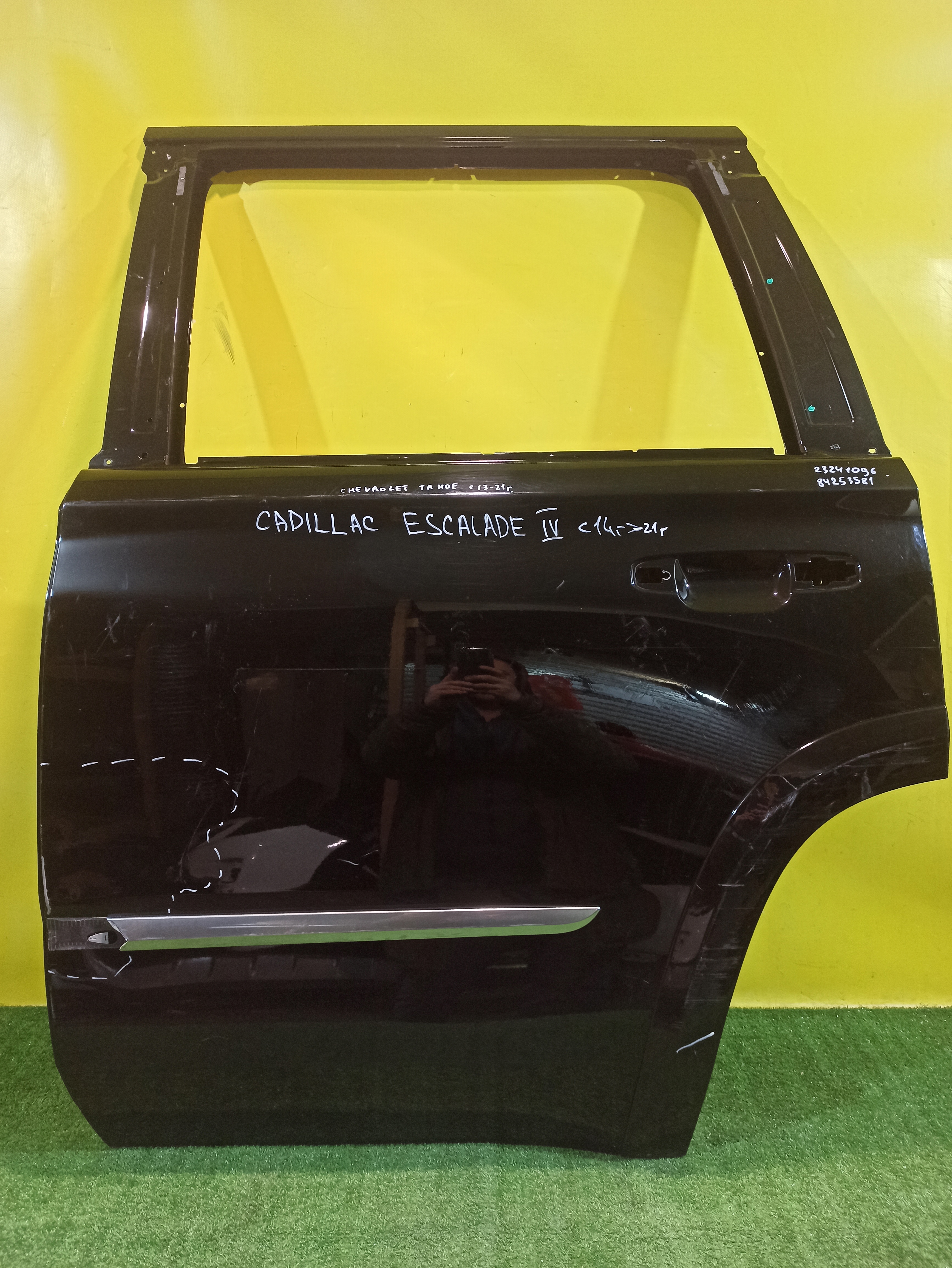 Cadillac Escalade 2013 для Дверь задняя левая