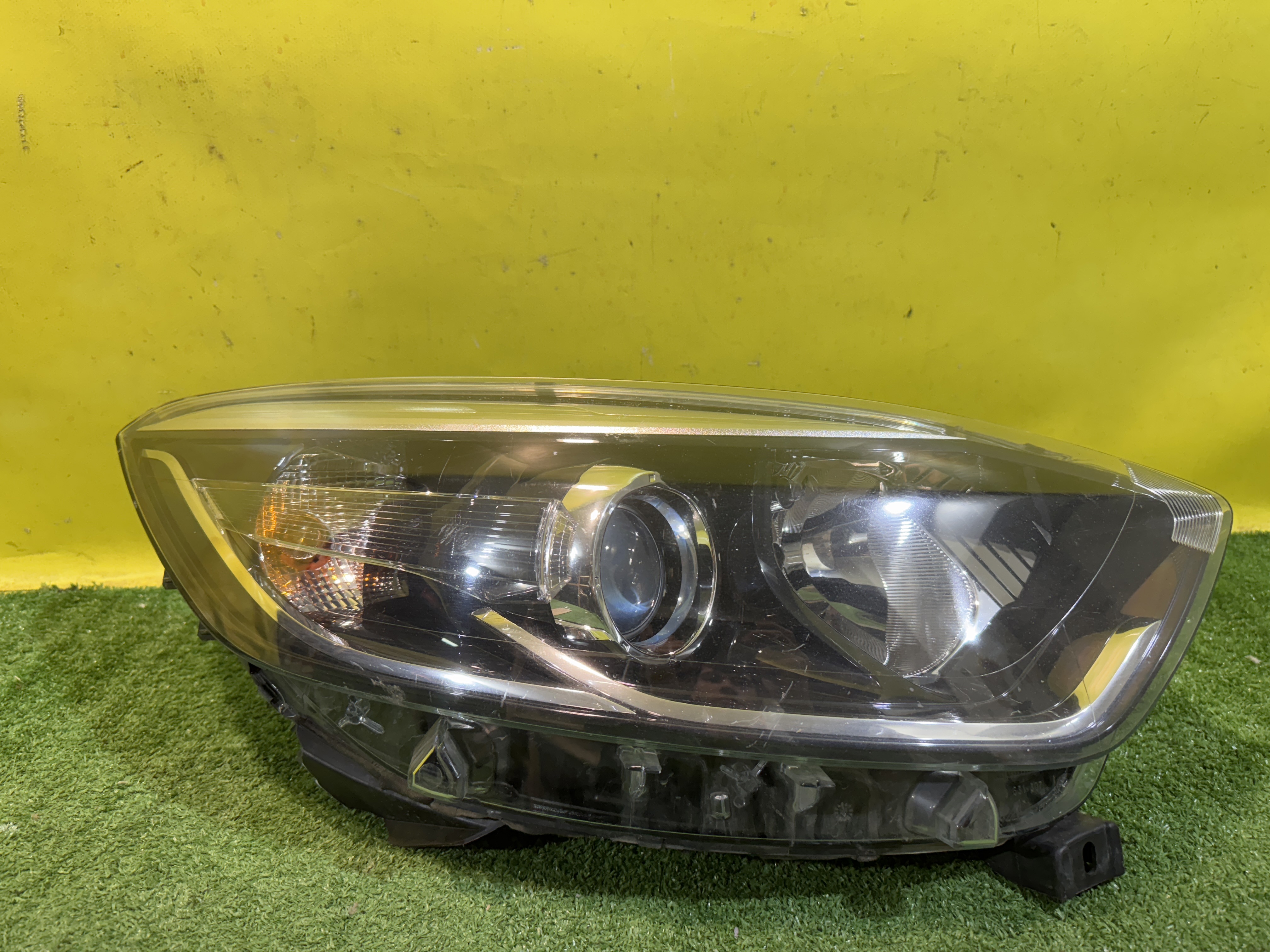 Renault Kaptur 2016  для Фара правая