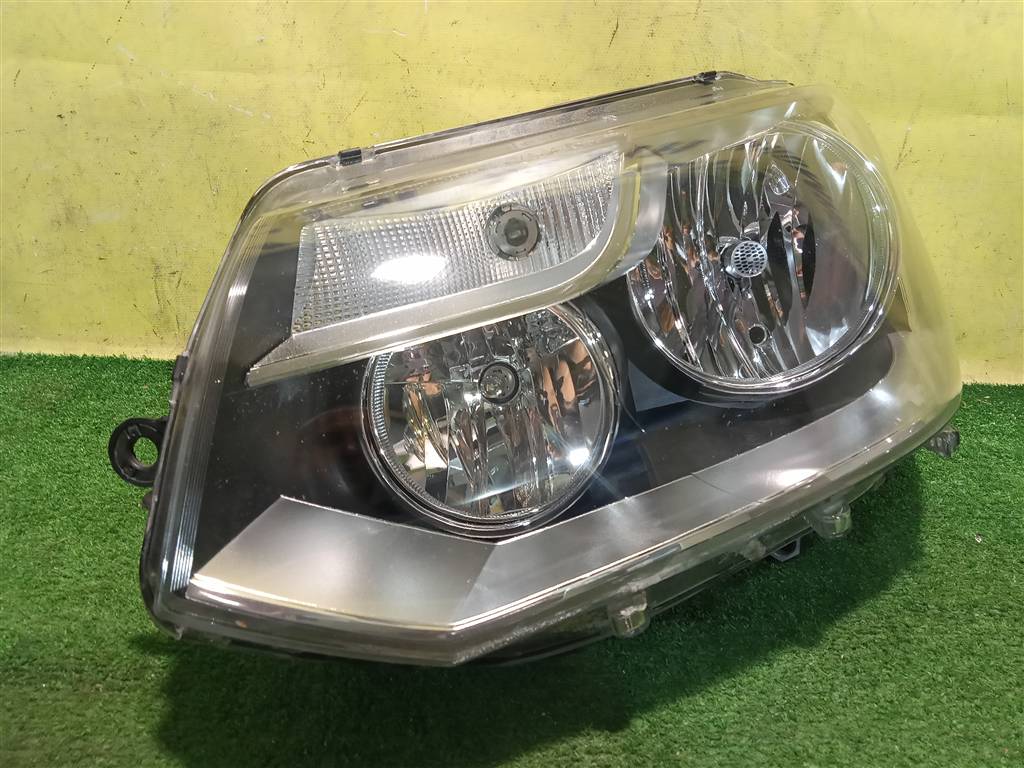 Volkswagen  Transporter (T5) 2009 для Фара левая