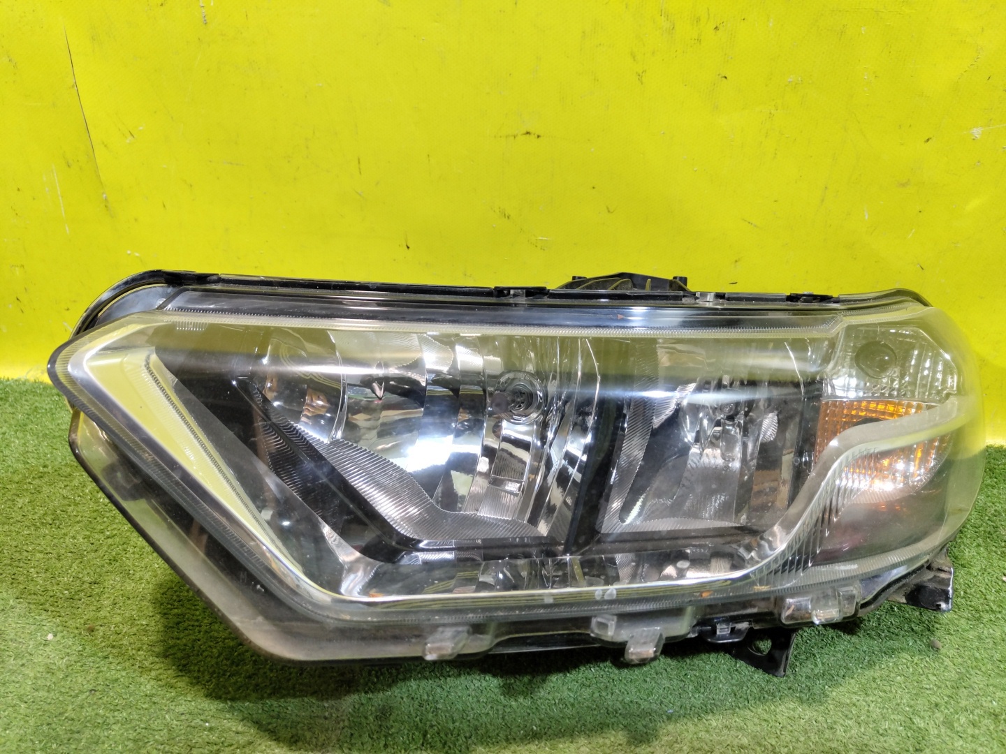 Lada Niva Travel 2020- для Фара левая