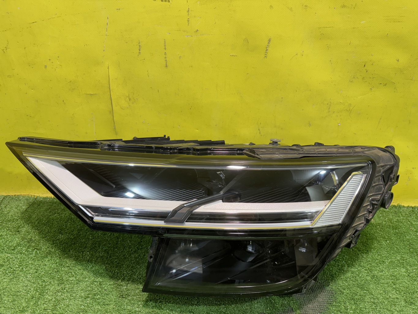 Audi Q8 2019 для Фара левая LED