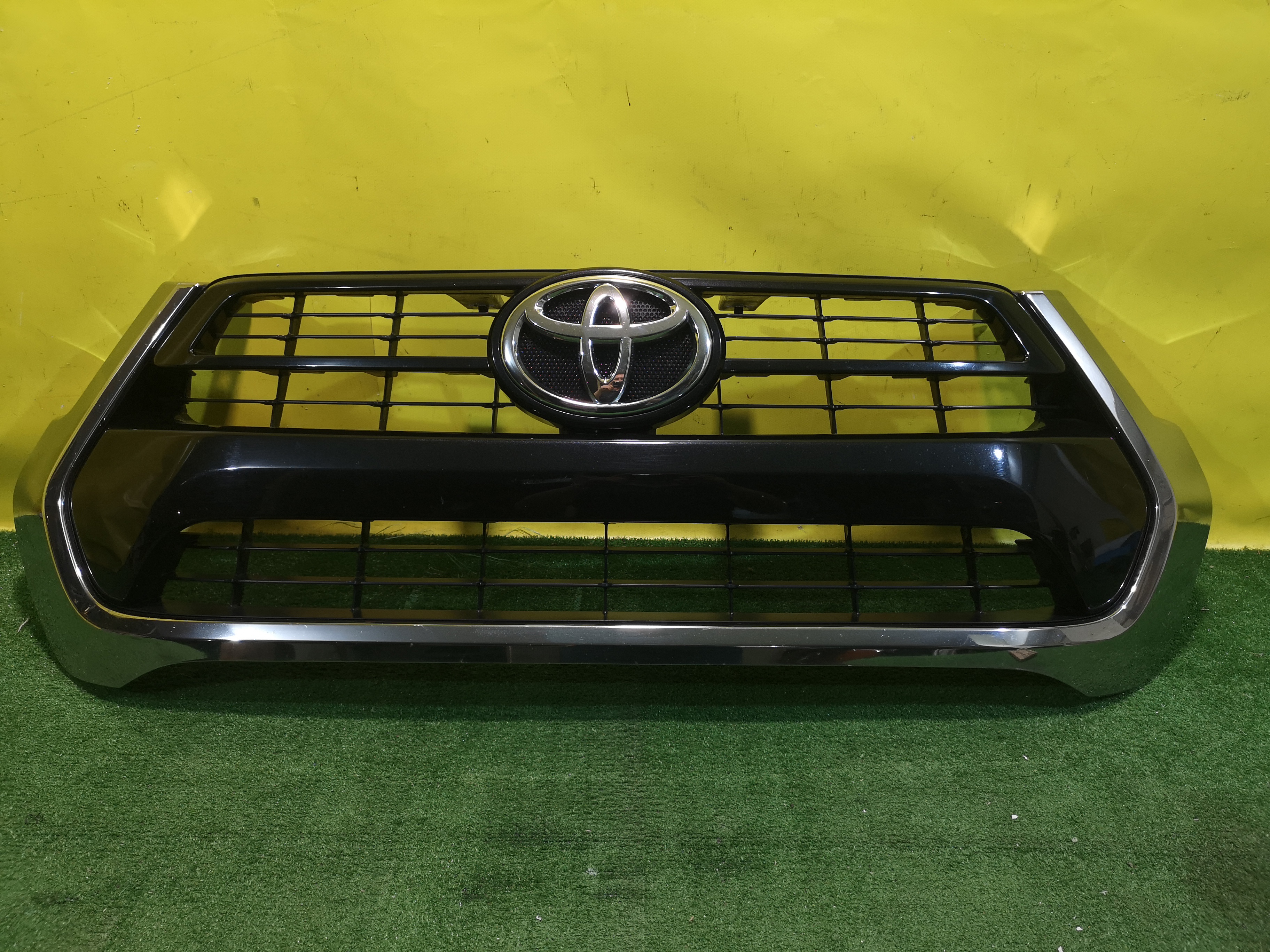 Toyota Hilux Pick Up 2020 для Решетка радиатора
