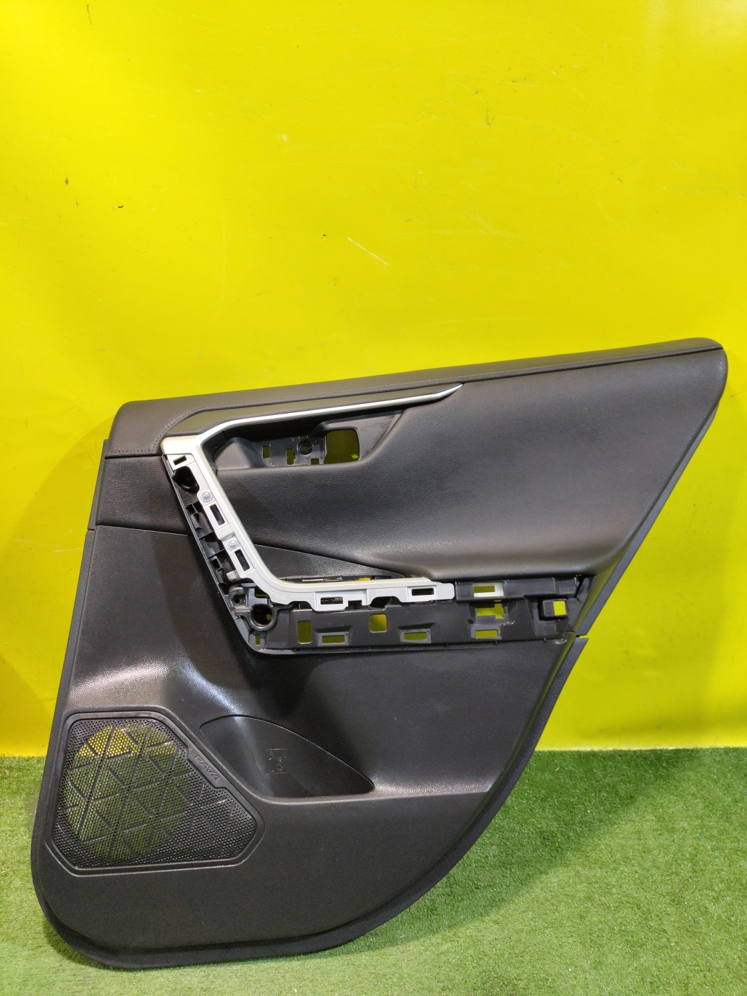 Toyota RAV4 2018 для Обшивка двери задней правой