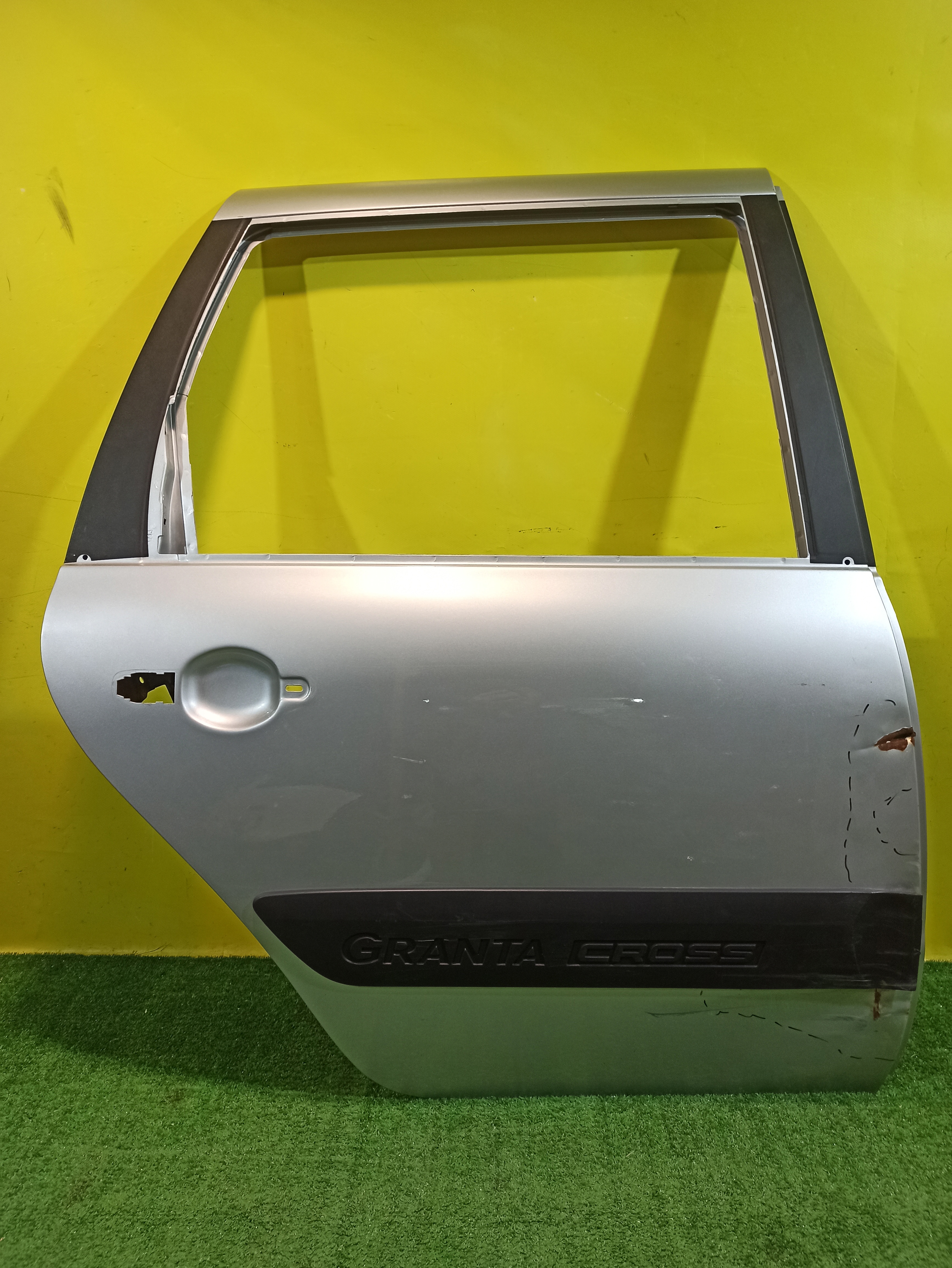 Lada Granta Cross 2018- для Дверь передняя правая