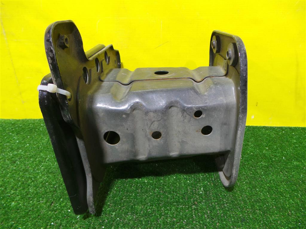 Chevrolet Captiva (C100) 2006 для Кронштейн усилителя переднего бампера правый