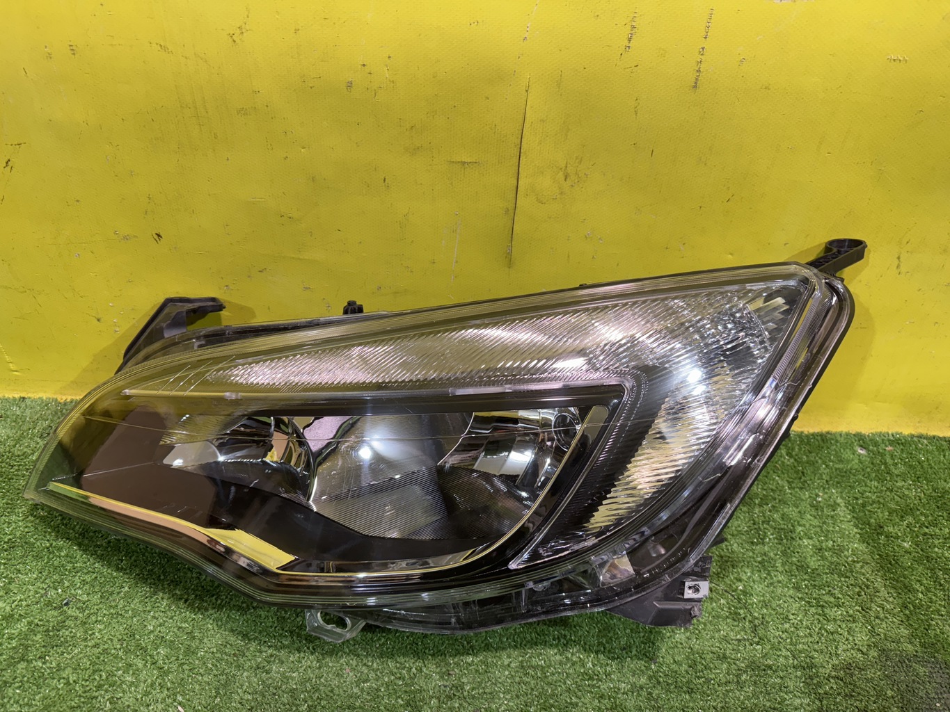 Opel Astra J 2010 для Фара левая