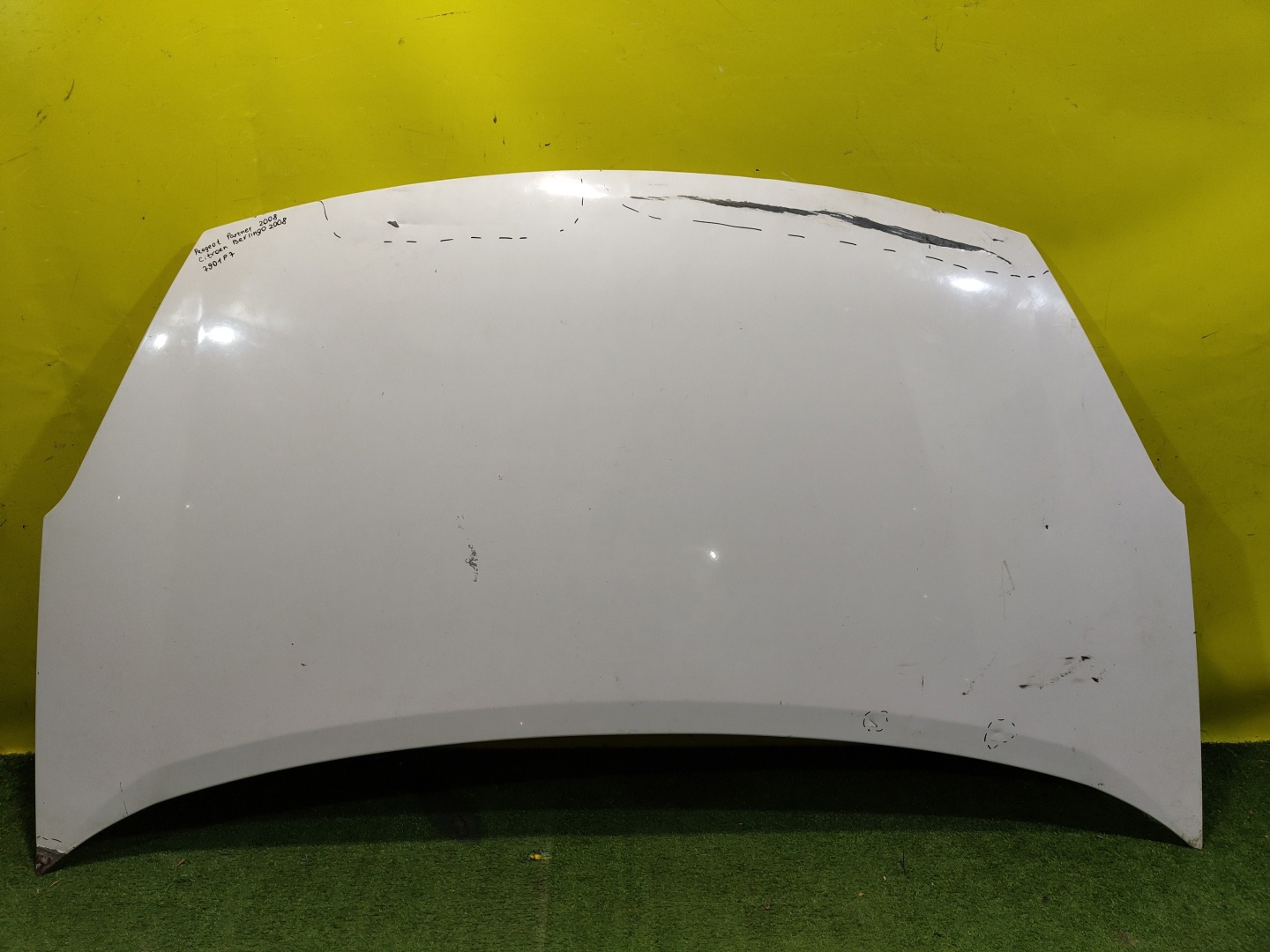 Peugeot Partner Tepee 2008 для Капот