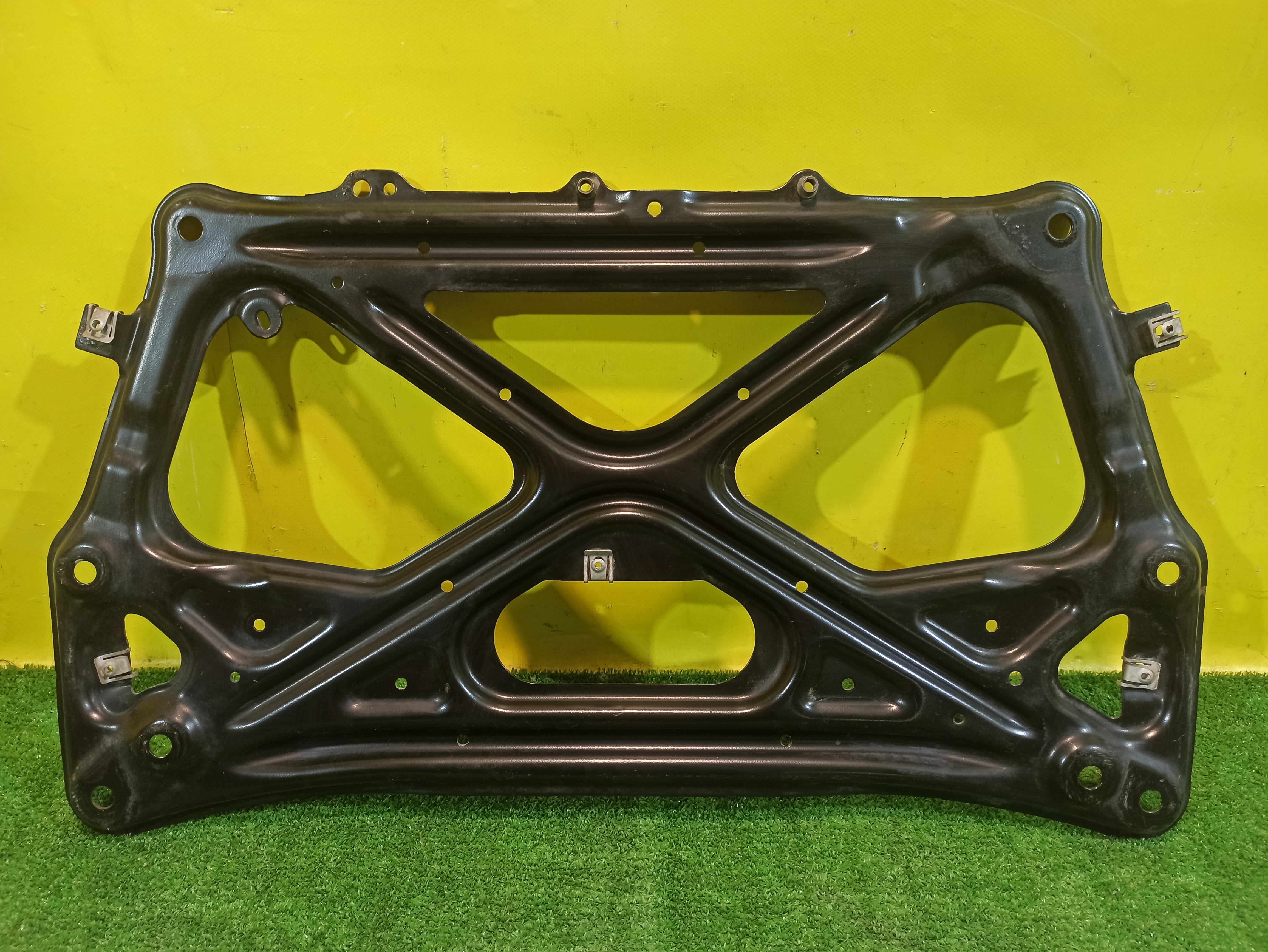 Audi A6 (C7) 2010 для Распорка подрамника