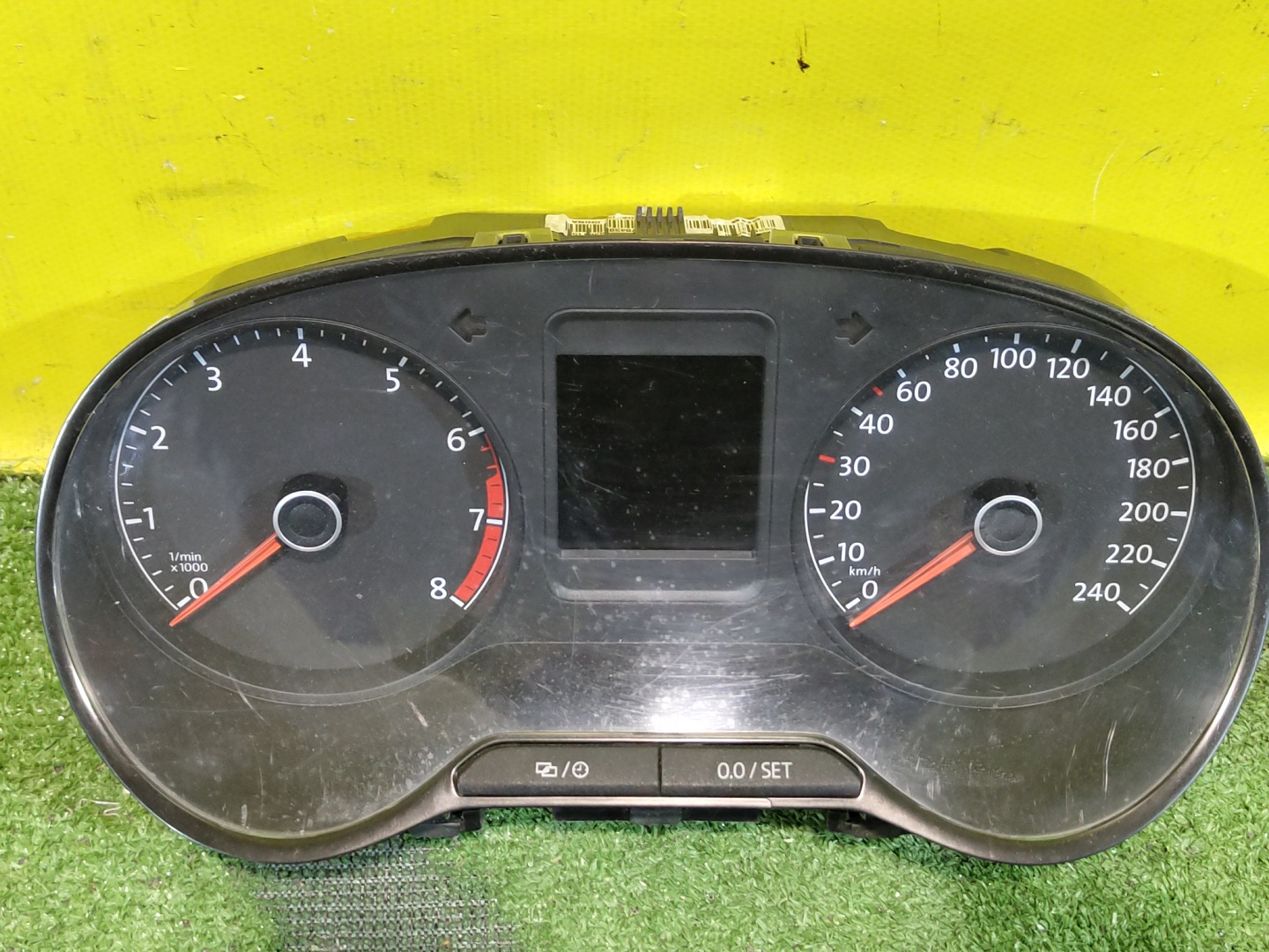 Volkswagen  Polo (Sed RUS) 2011 для Панель приборов