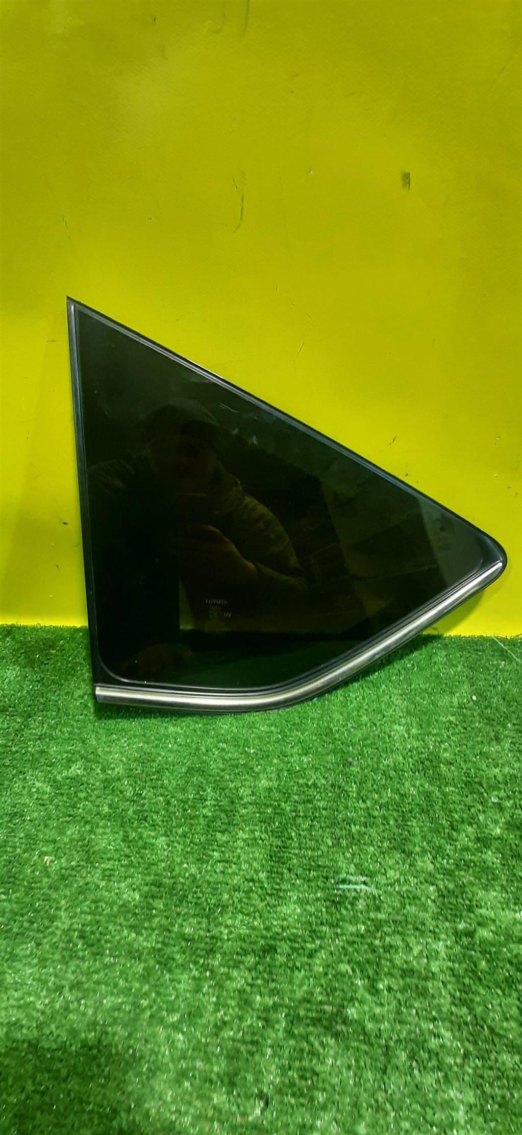 Toyota RAV4 2013 для Стекло кузовное глухое левое