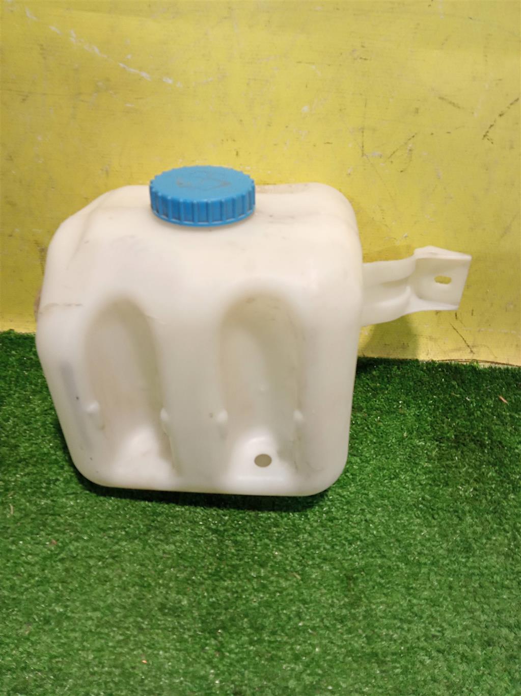 Lada Granta 2011- для Бачок омывателя лобового стекла