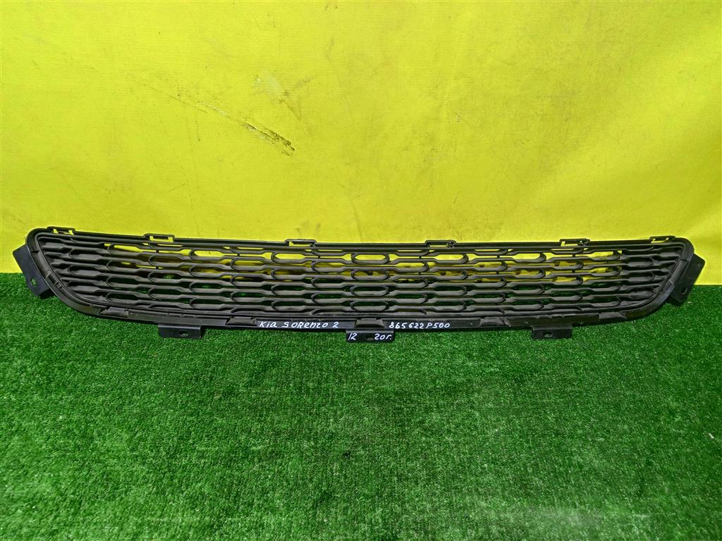 Kia Sorento 2 XM 2012 для Решетка в бампер центральная