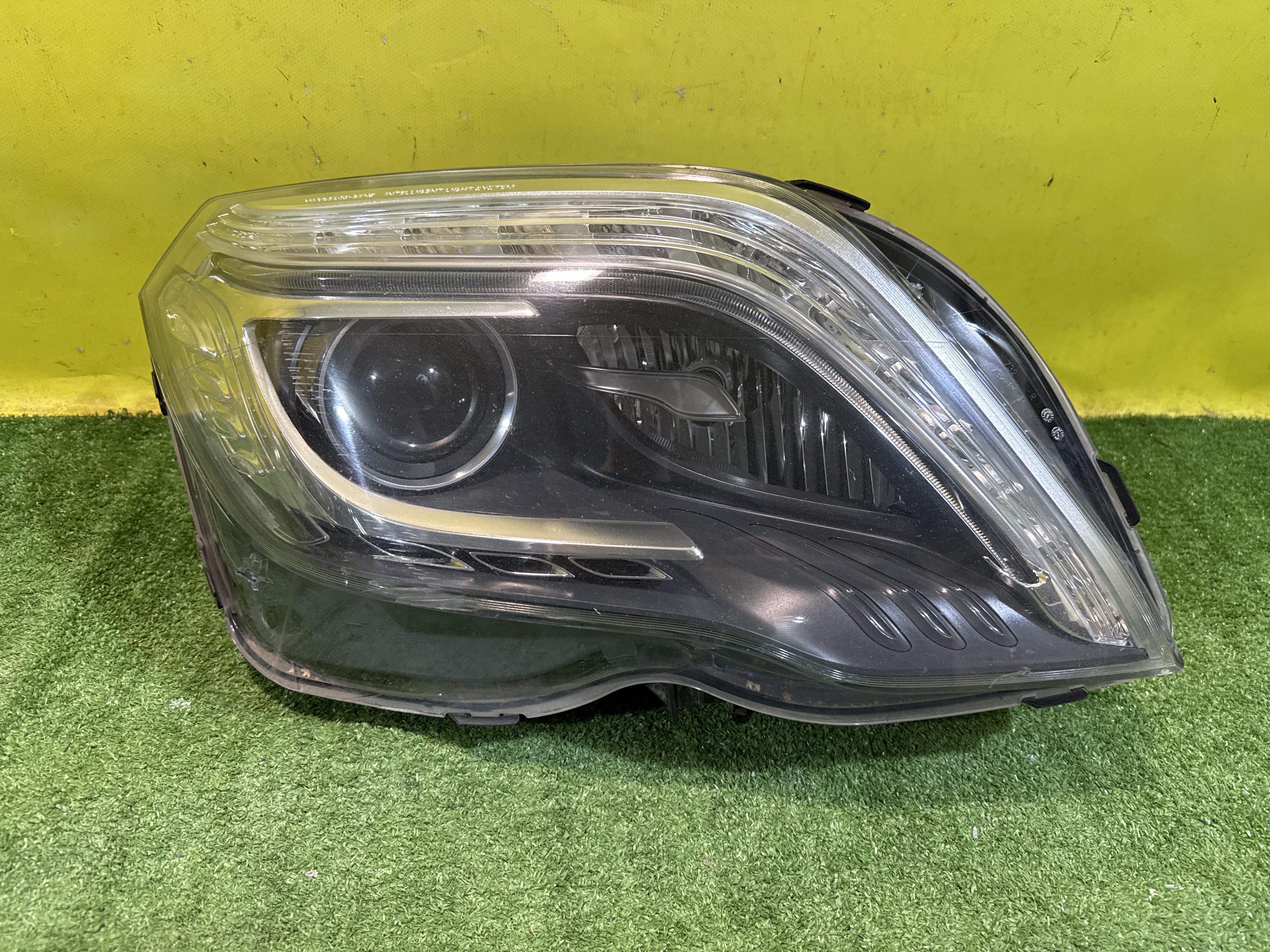 MERСEDES BENZ GLK-Class (X204) 2012 для Фара правая ксенон