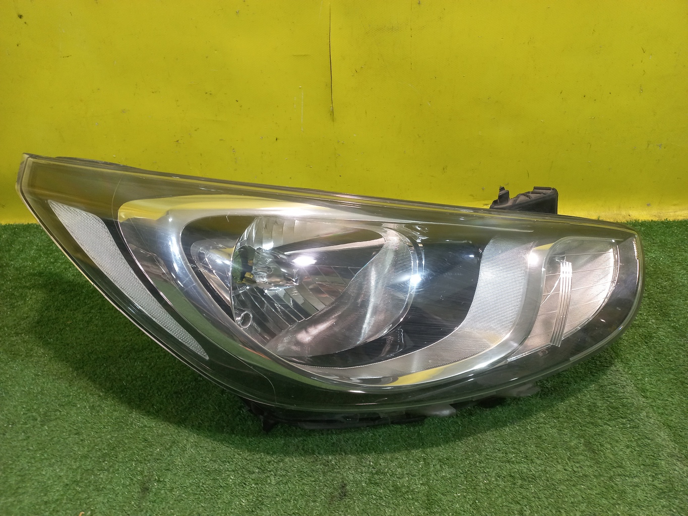 Hyundai Solaris 2010 для Фара правая