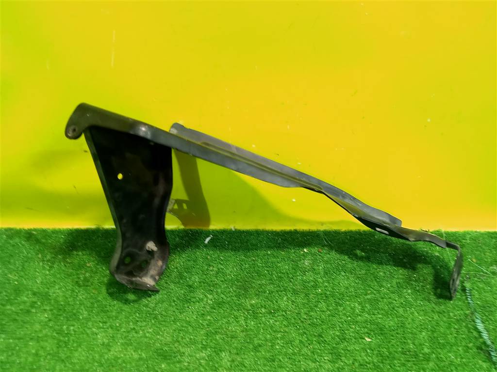 MERСEDES BENZ C-Class (W204) 2007 для Кронштейн фар левый