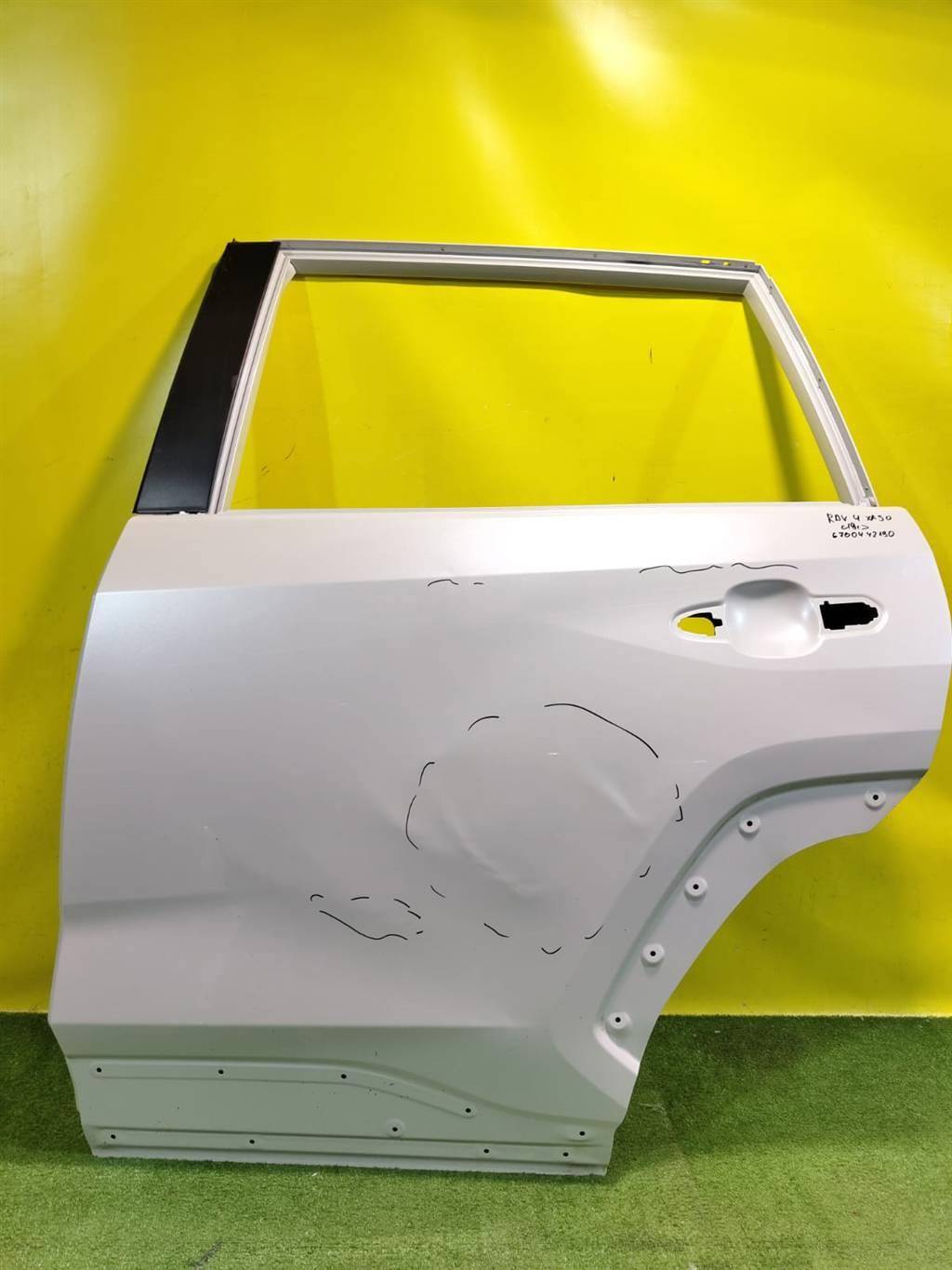 Toyota RAV4 2018 для Дверь задняя левая