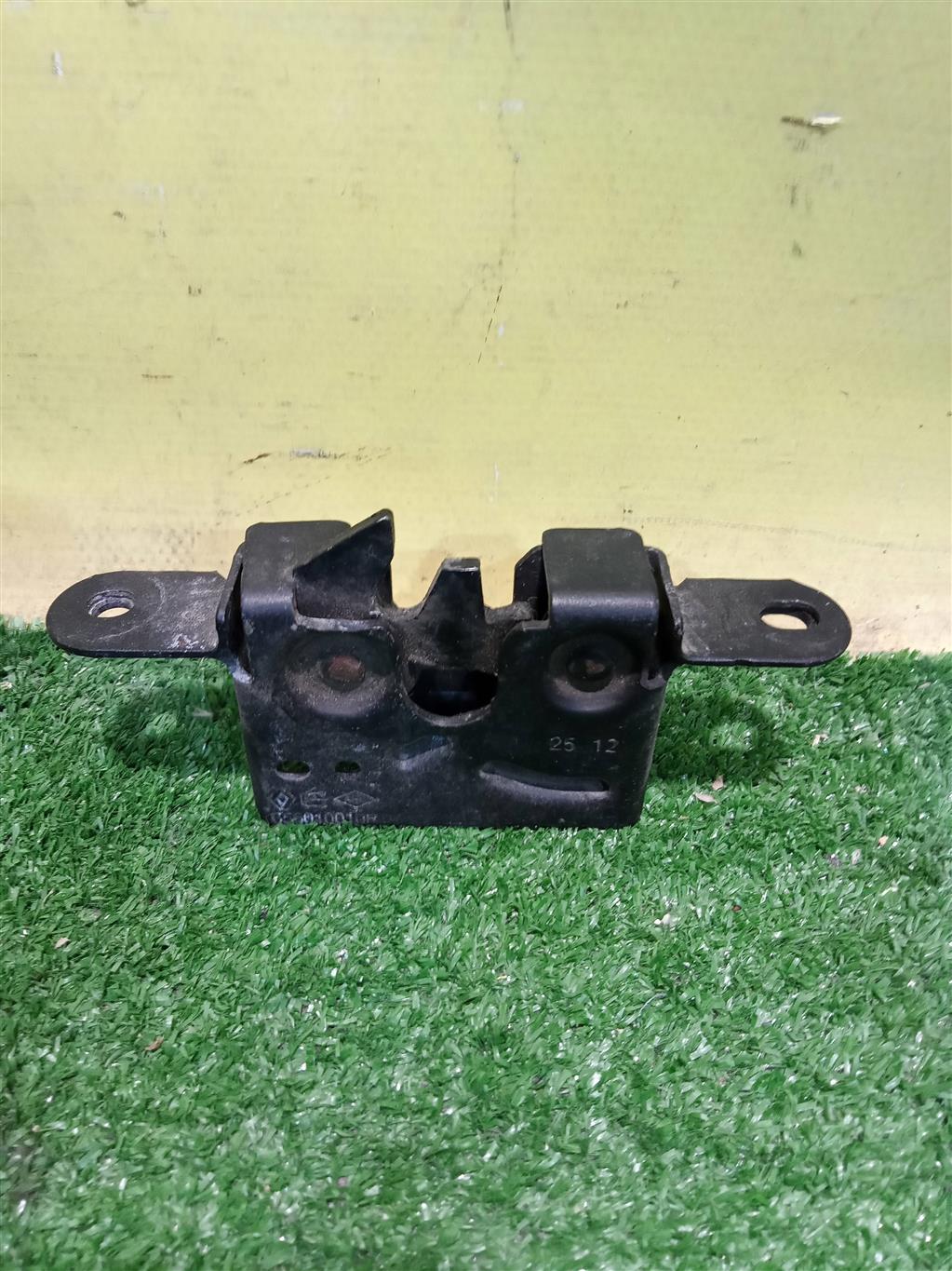 Renault Fluence 2009 для Замок капота