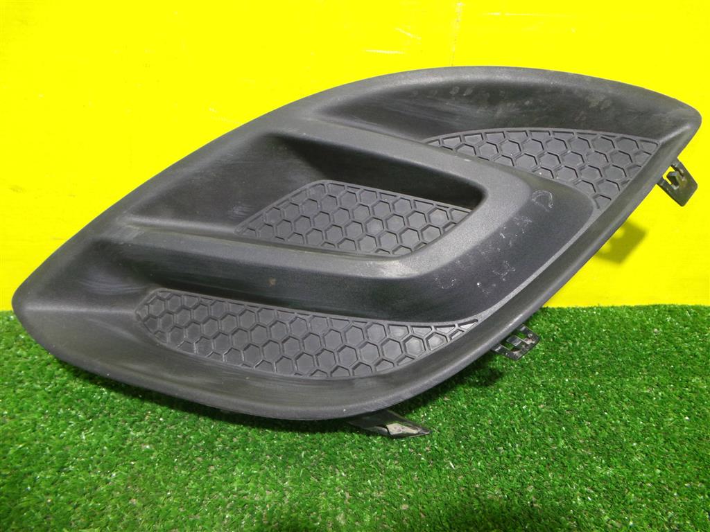 Opel Corsa D 2006 для Решетка в бампер левая