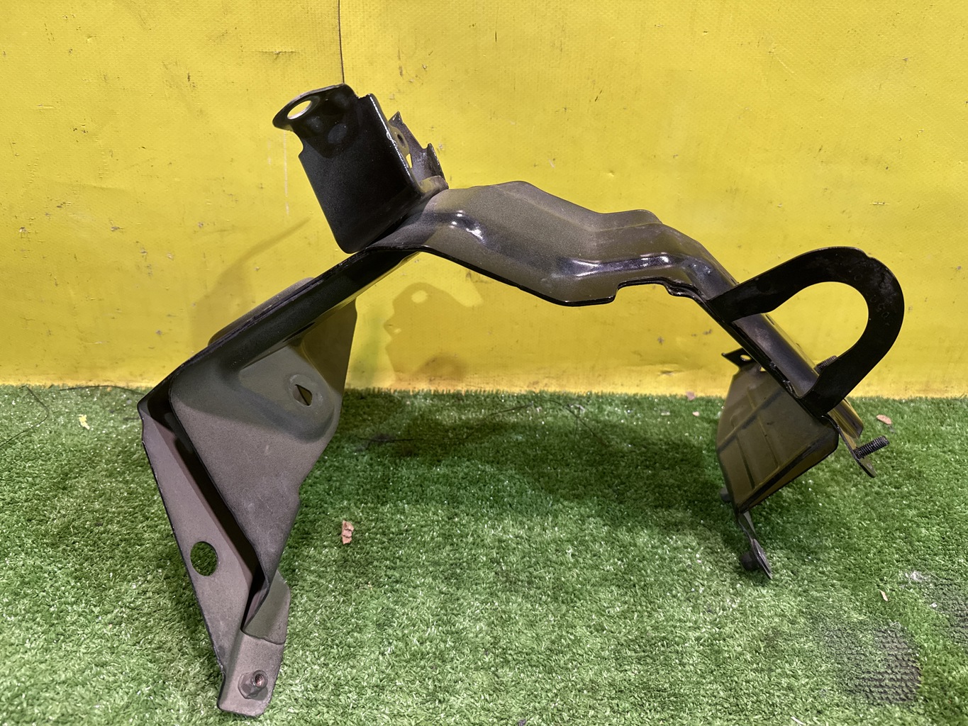 Audi Q8 2019 для Кронштейн крепления крыла