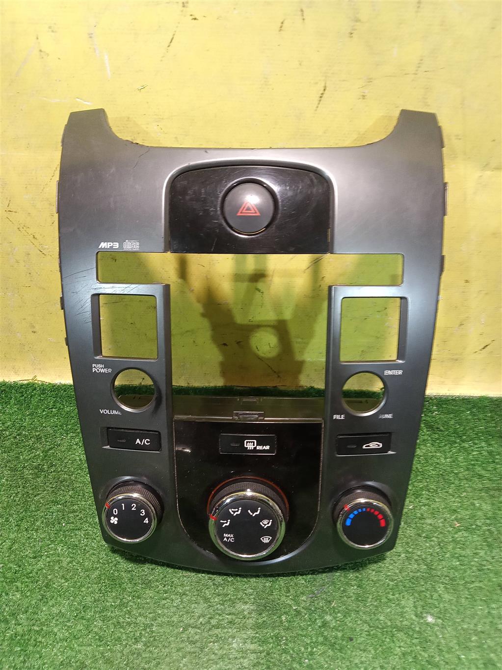 Kia Cerato 2 TD 2009 для Блок управления климатической установкой