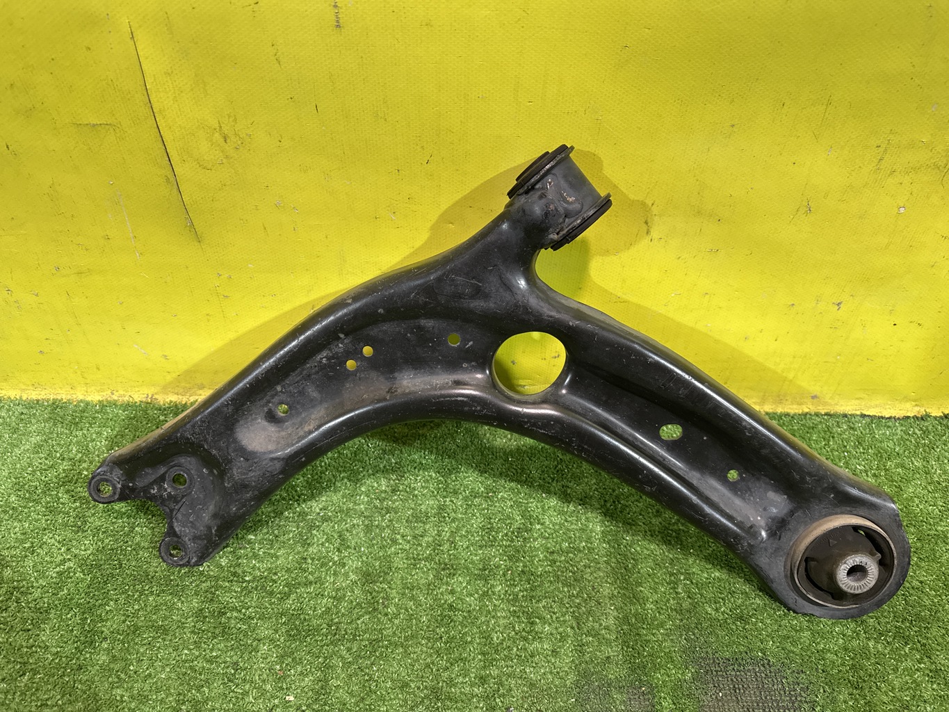 Skoda  Karoq  2017 для Рычаг передний нижний левый