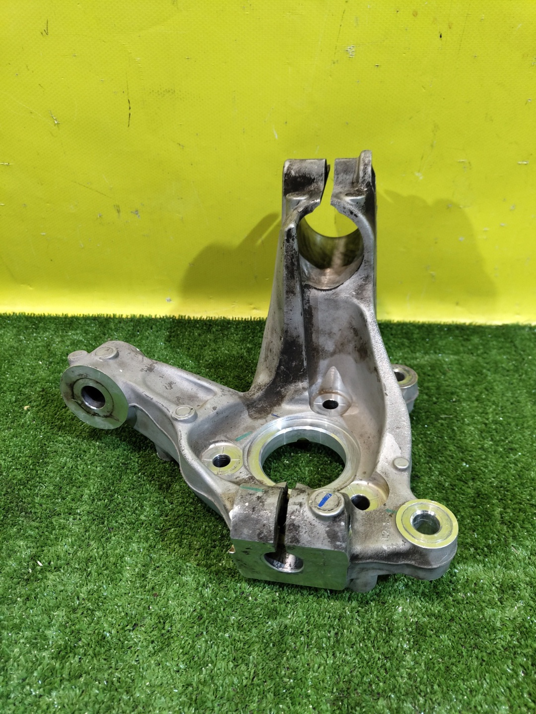 Geely  Monjaro (KX-11) 2022 для Кулак поворотный передний левый
