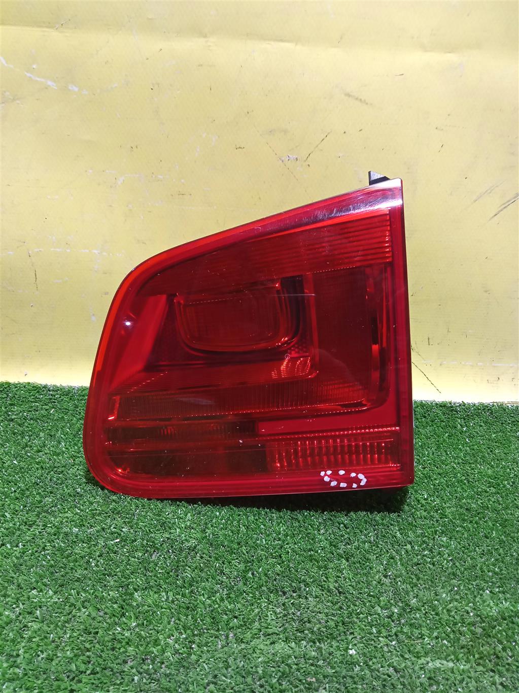 Volkswagen  Tiguan NF 2011 для Фонарь задний внутренний правый