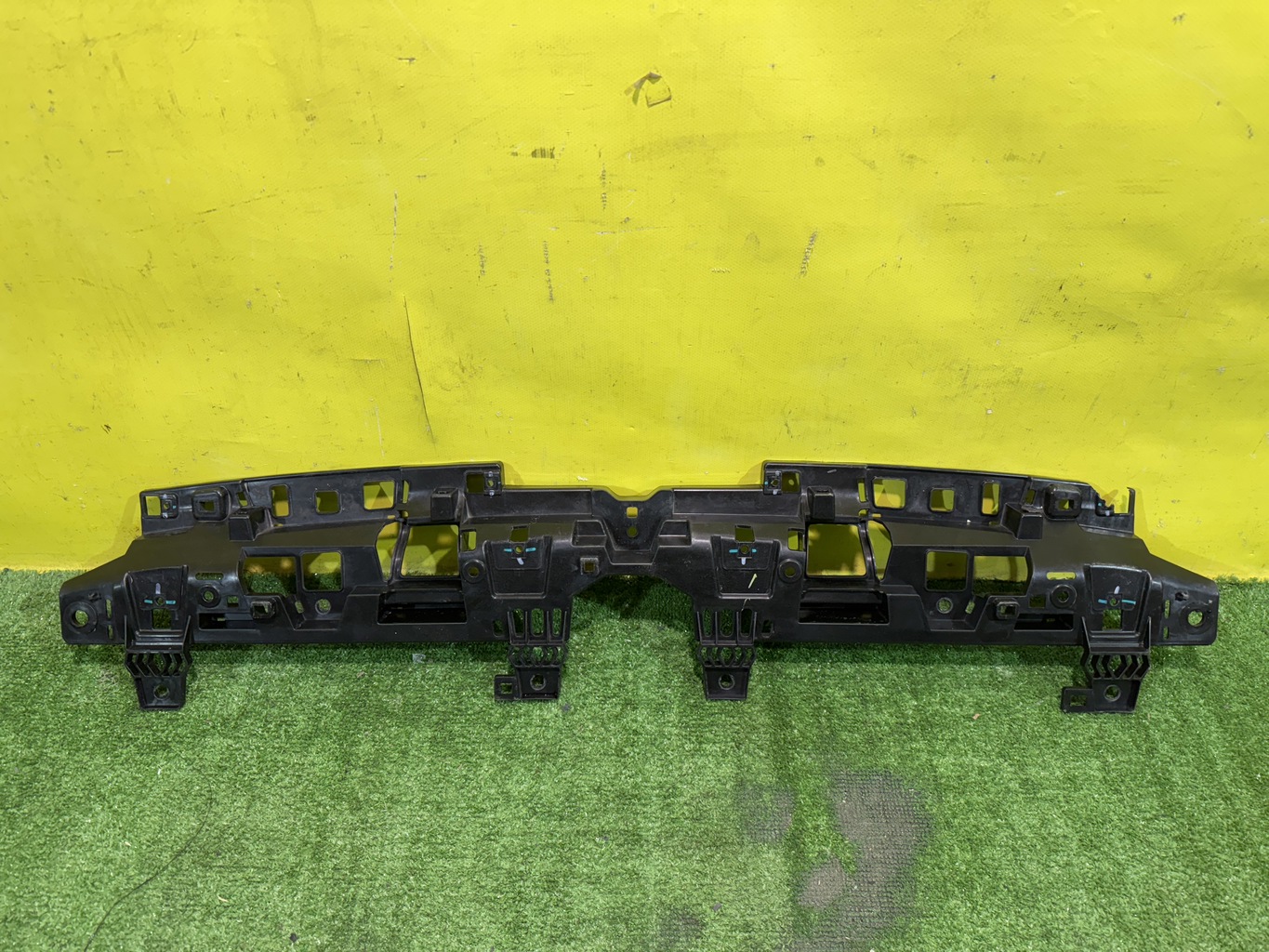 Voyah Dream 2021 для Кронштейн переднего бампера центральный