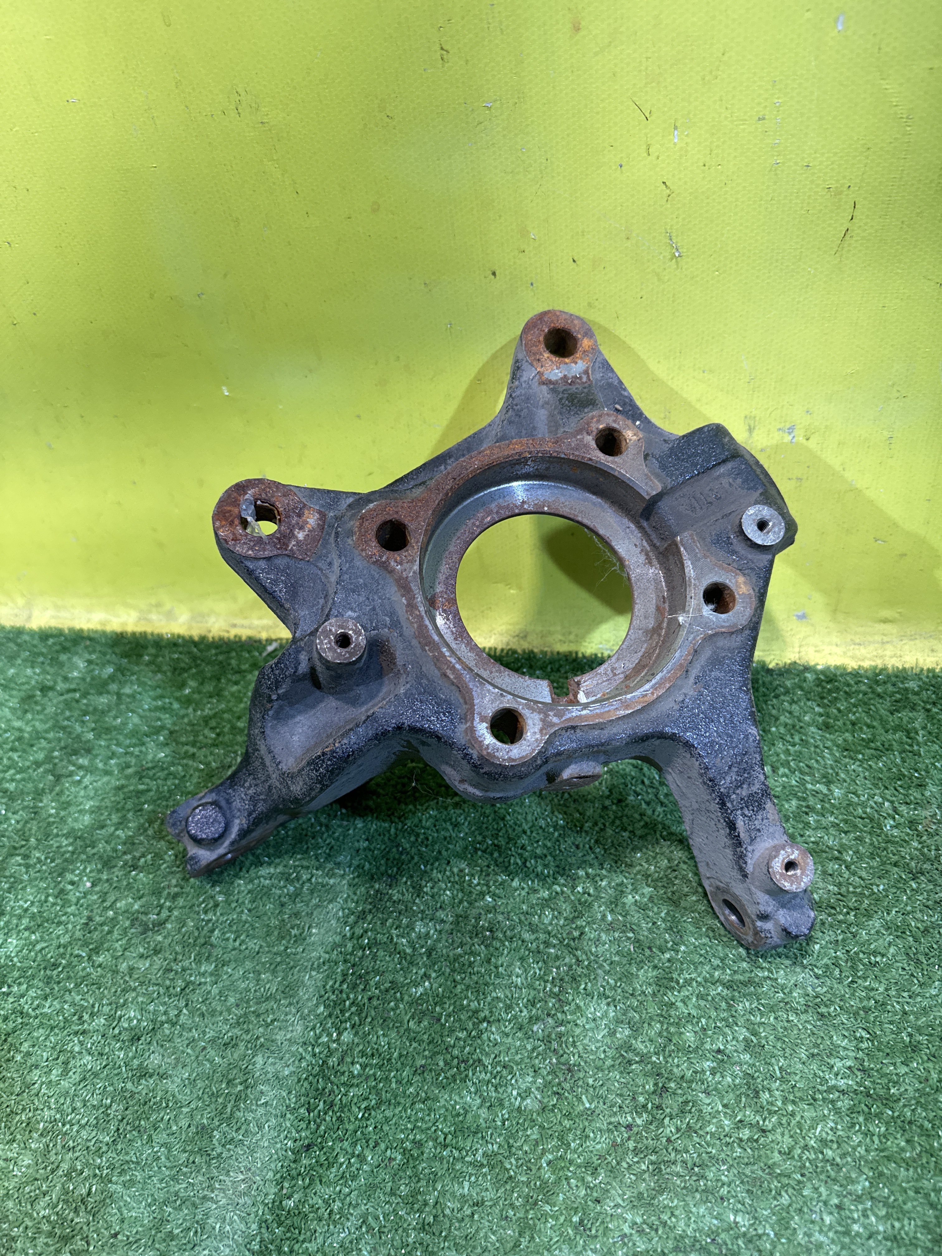 Jetour T2 2024 для Кулак поворотный передний правый