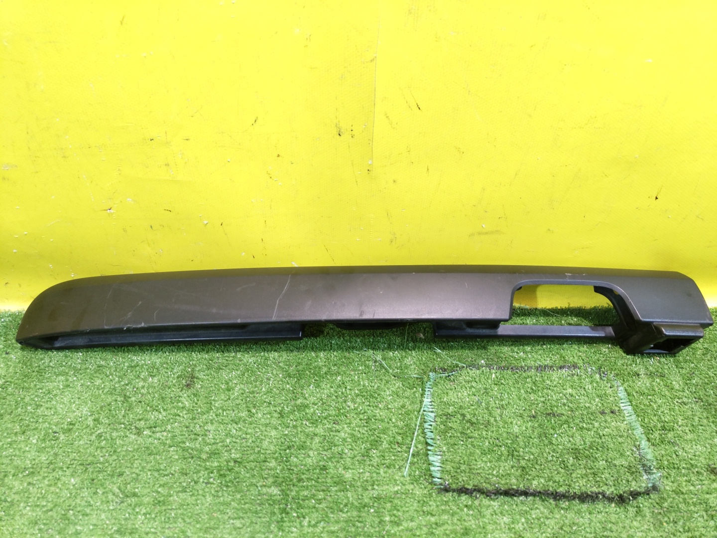 Lada Largus 2012- для Накладка двери багажника левая