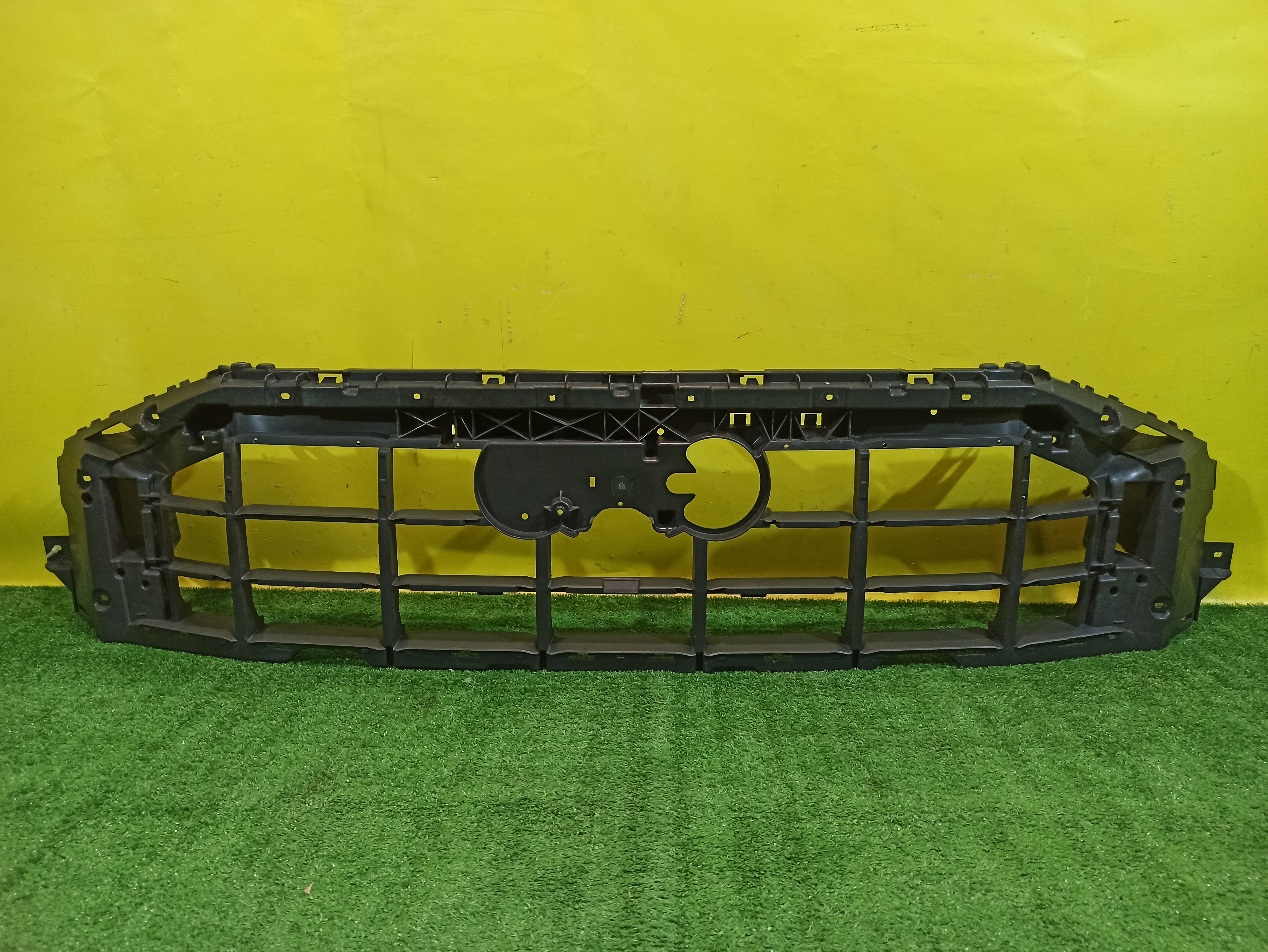 Audi Q8 2019 для Кронштейн решетки радиатора