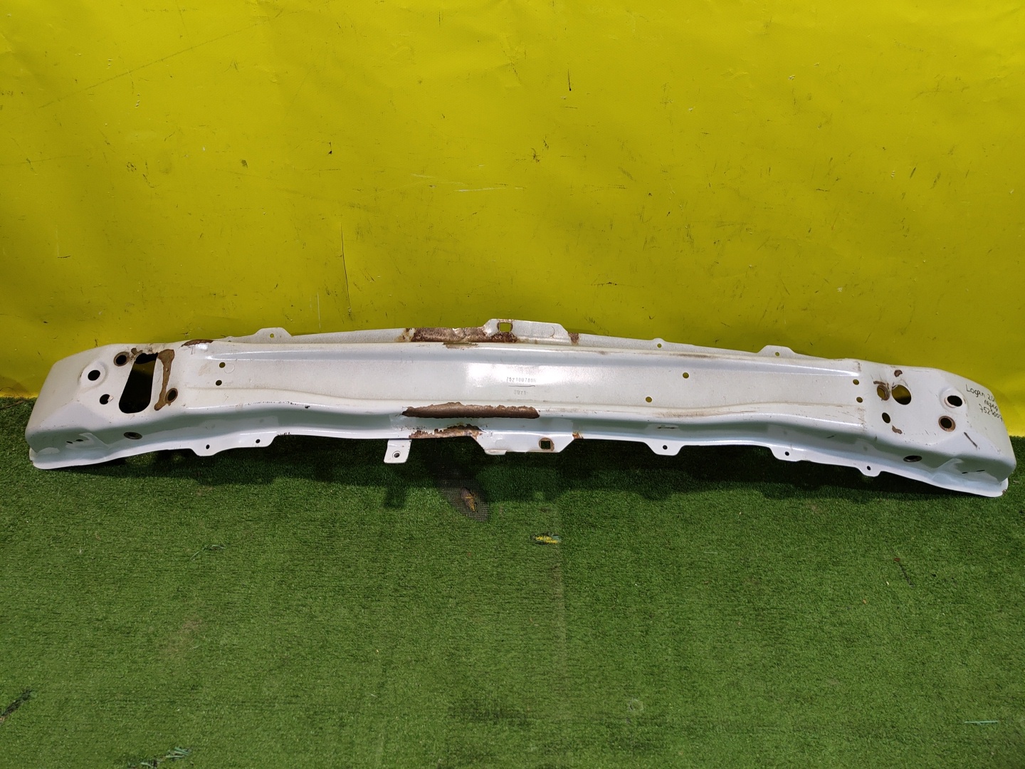 Renault Logan II 2014 для Усилитель переднего бампера