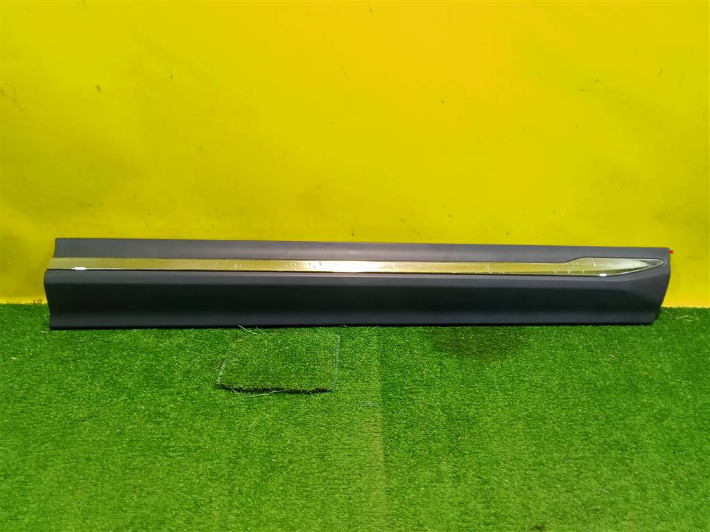 Volvo XC60 2017 для Накладка двери передней правой