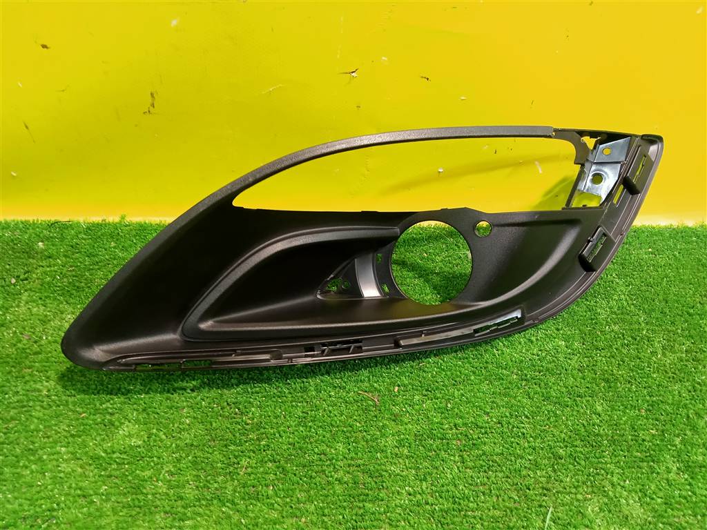 Opel Astra J 2012 для Рамка противотуманой фары левой