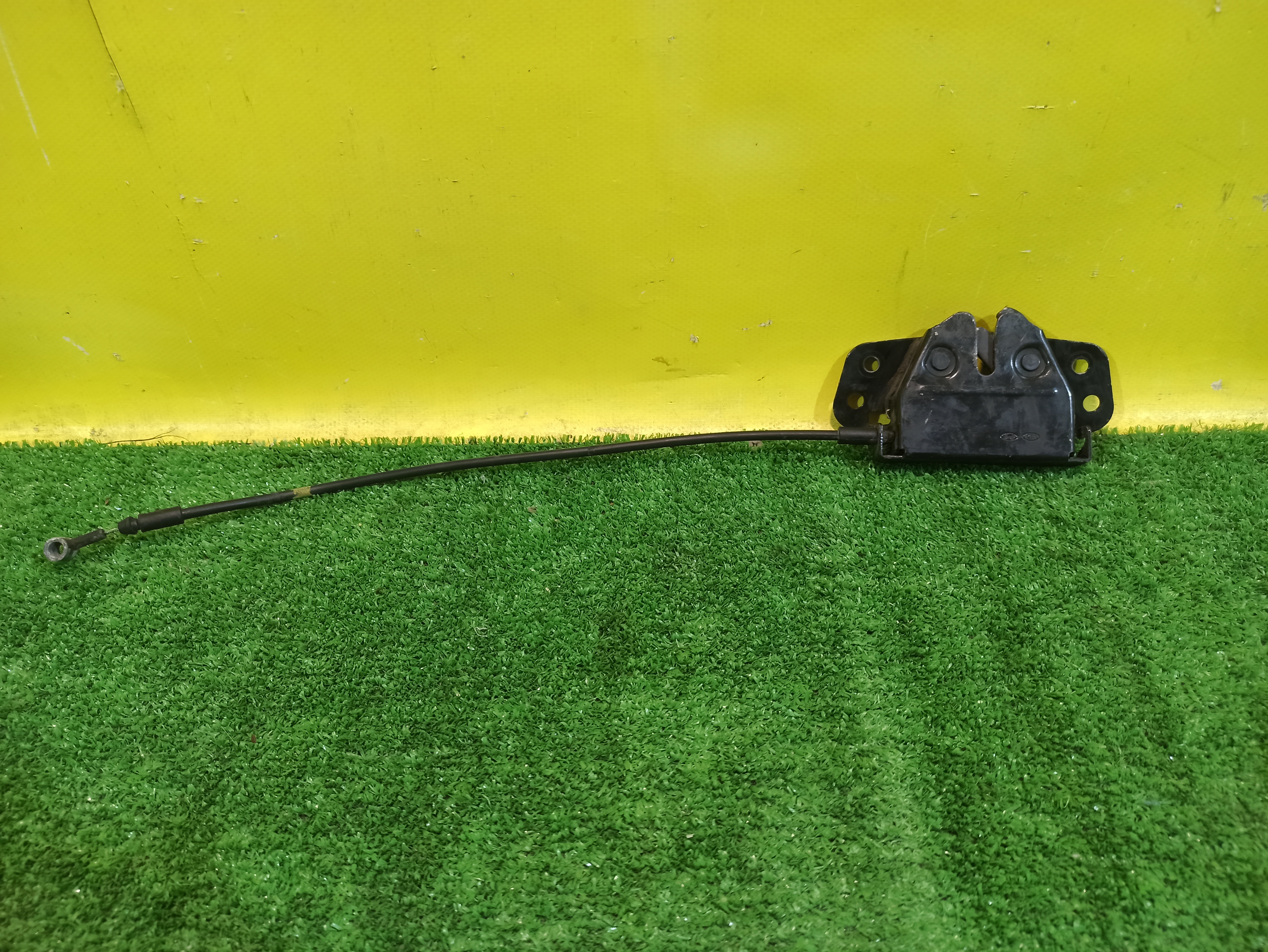 Hyundai ix35 (LM) 2009 для Замок капота