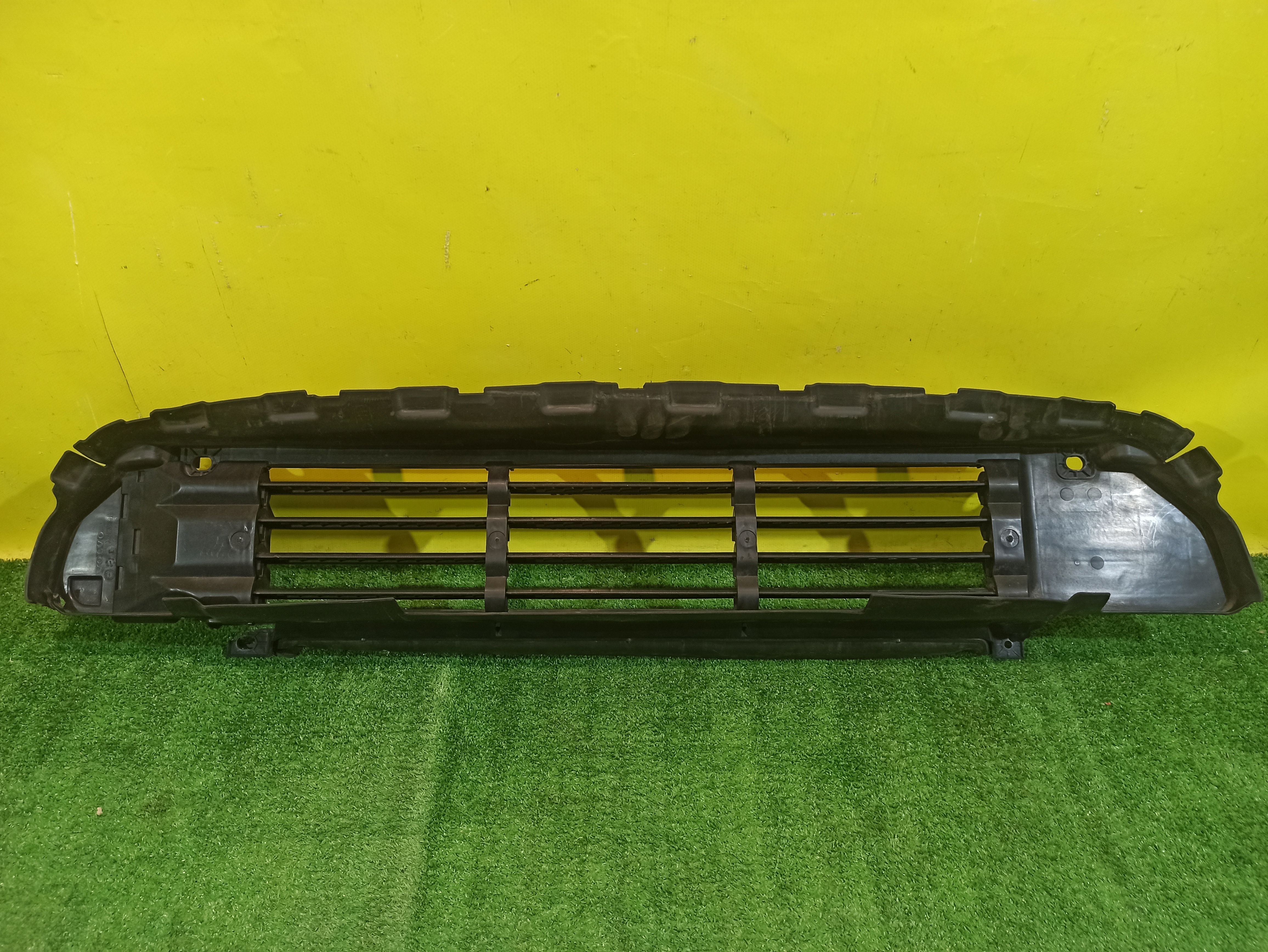 Volvo XC40 2017 для Воздуховод радиатора